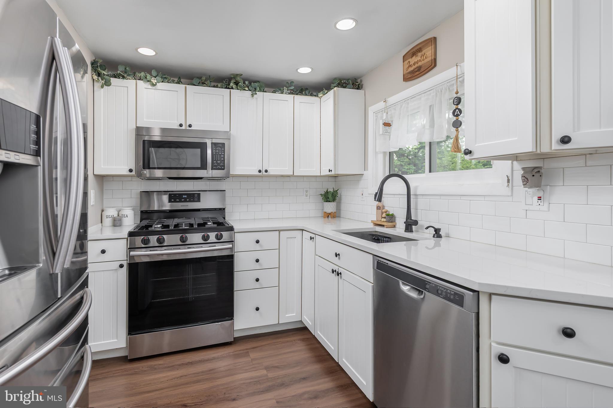 1136 W KINGS HIGHWAY