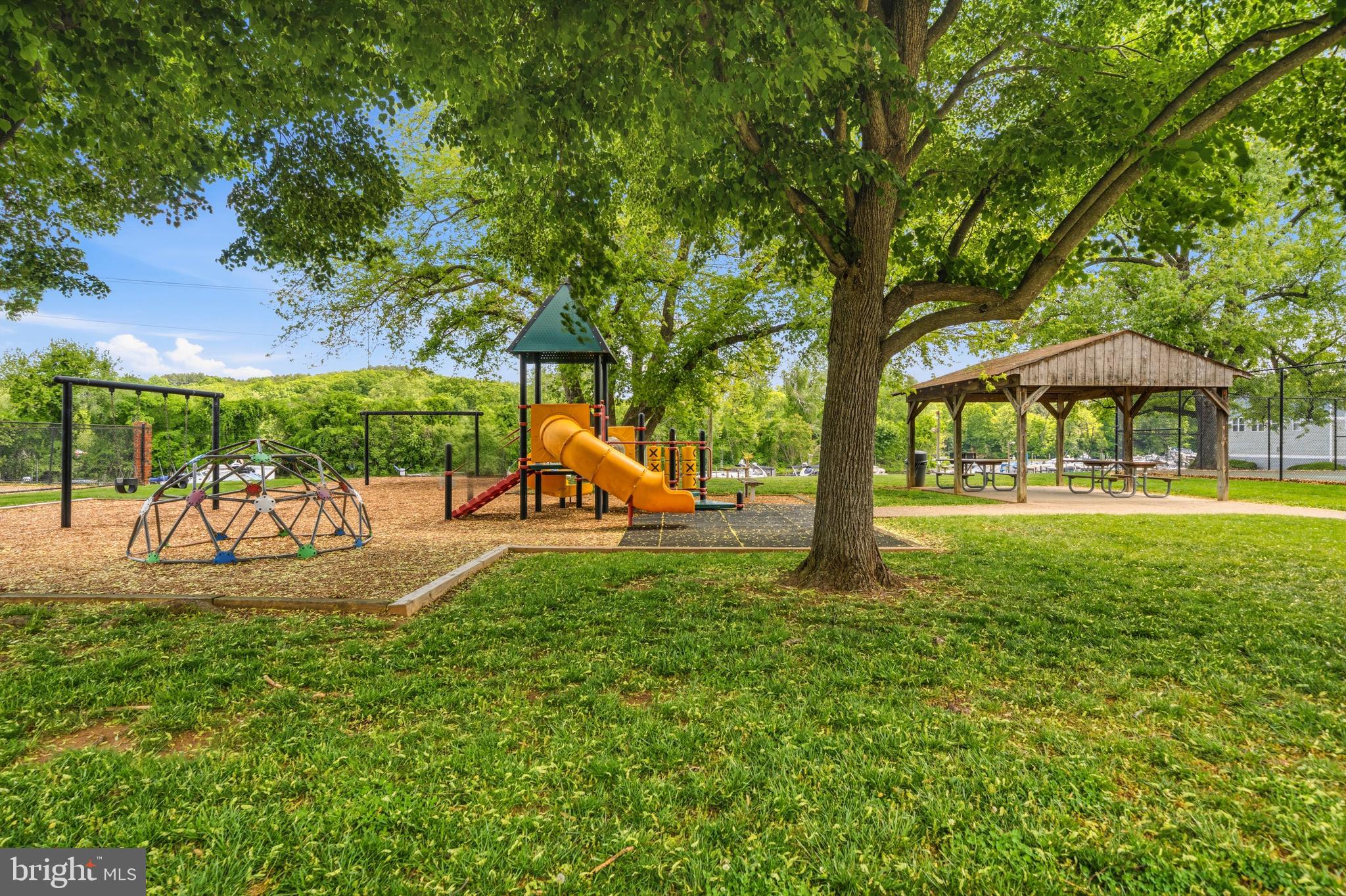 MOORINGS OF OCCOQUAN CON - Residential