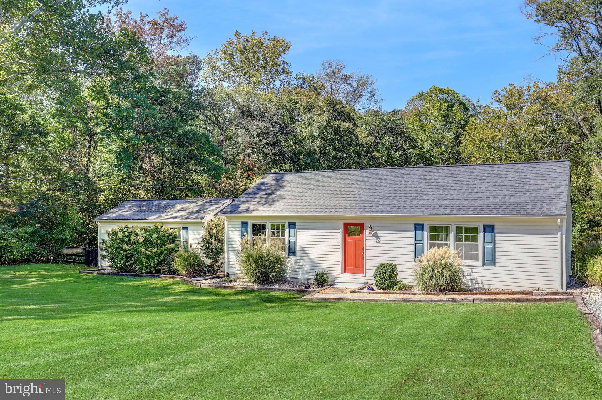 RAINBOW/RIVULET/SHERWOOD - Residential Lease