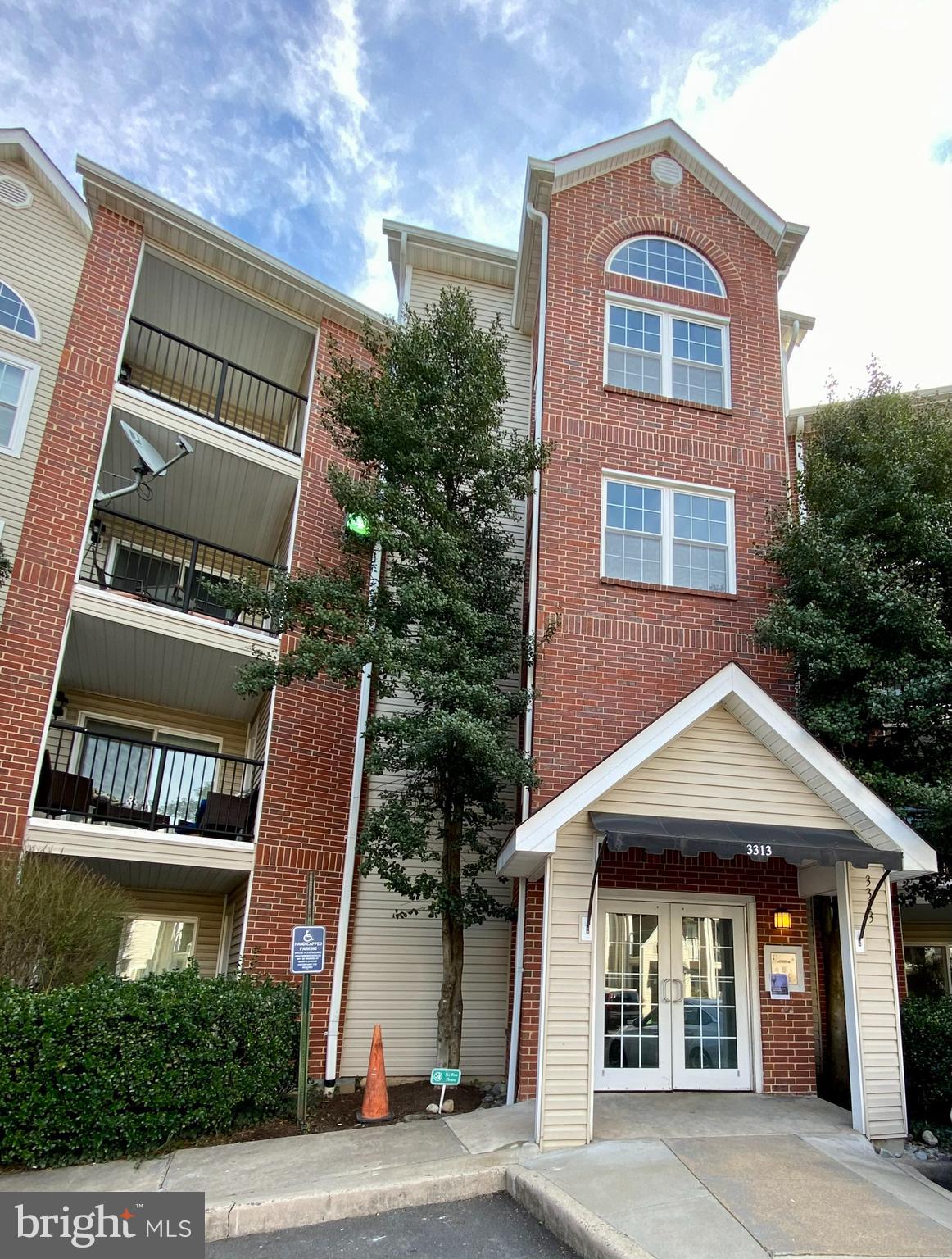 POINTE AT PARK CENTER - Residential Lease