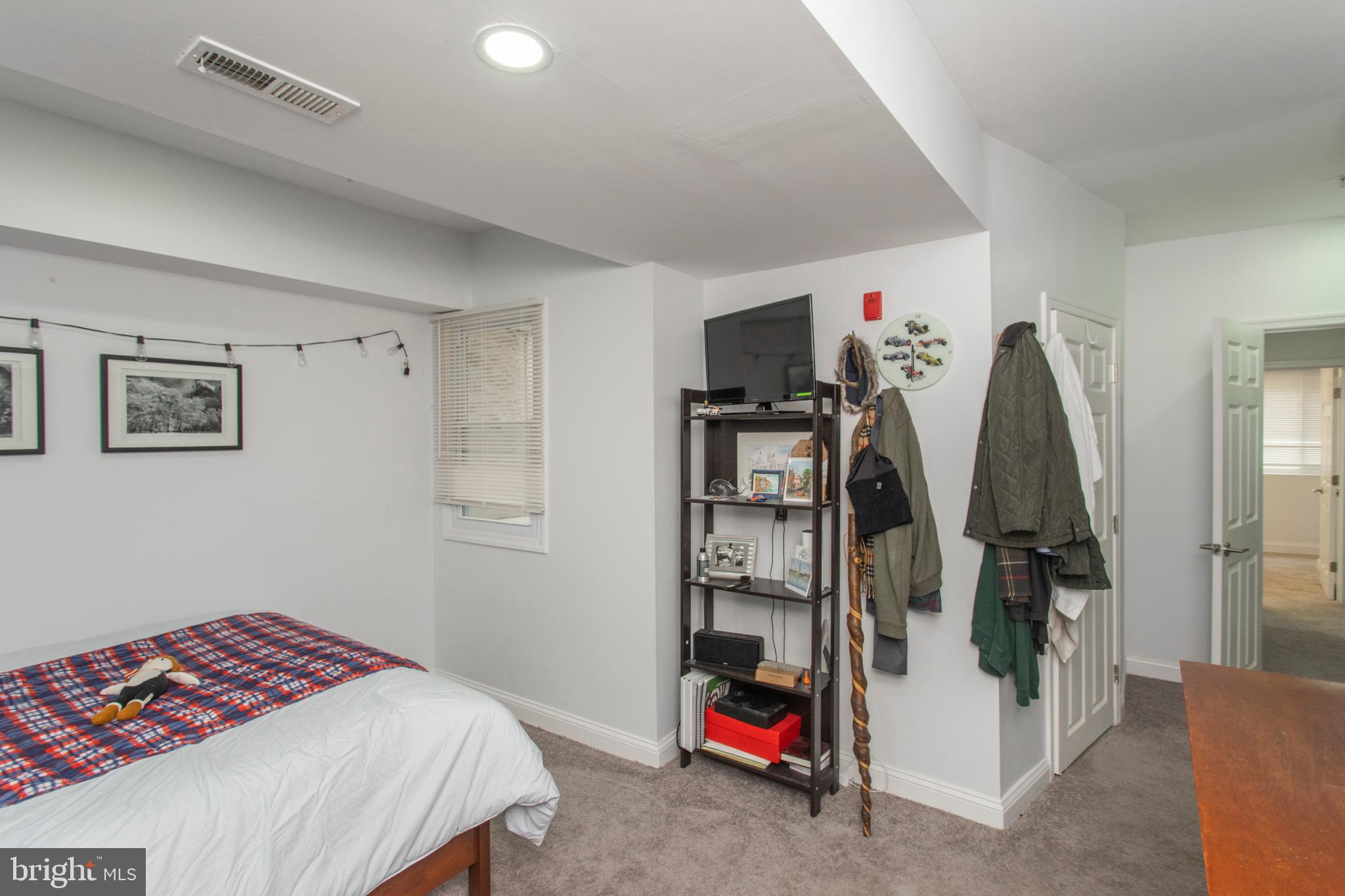 FAIRMOUNT - Residential Lease