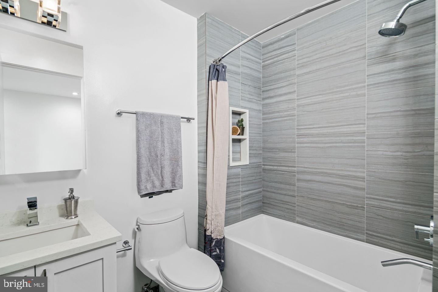 SOCIETY HILL - Residential Lease