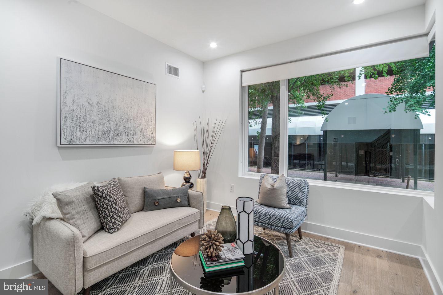 SOCIETY HILL - Residential Lease