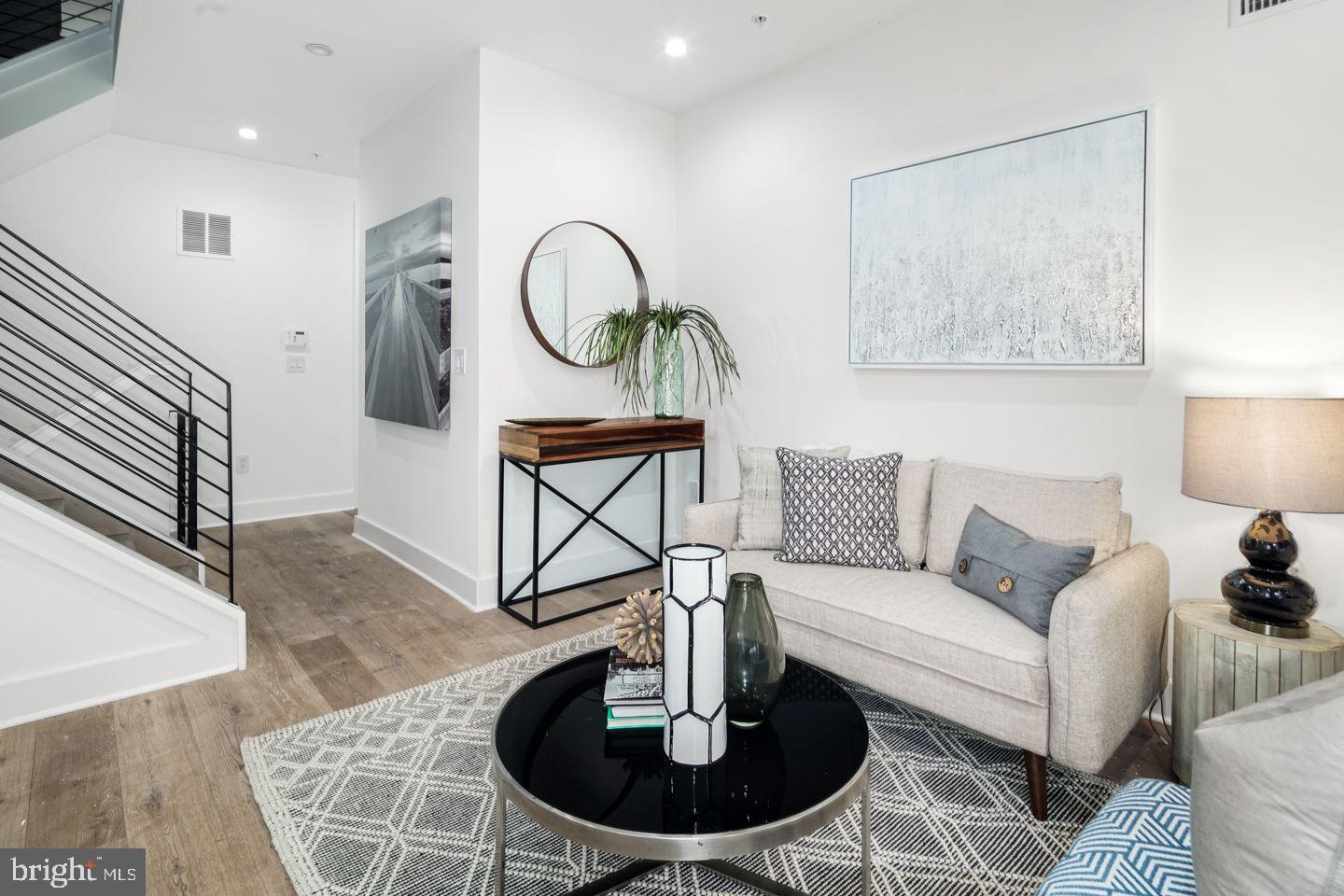 SOCIETY HILL - Residential Lease