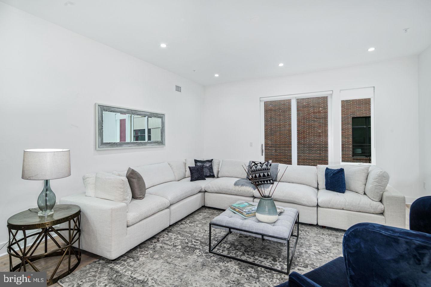 SOCIETY HILL - Residential Lease