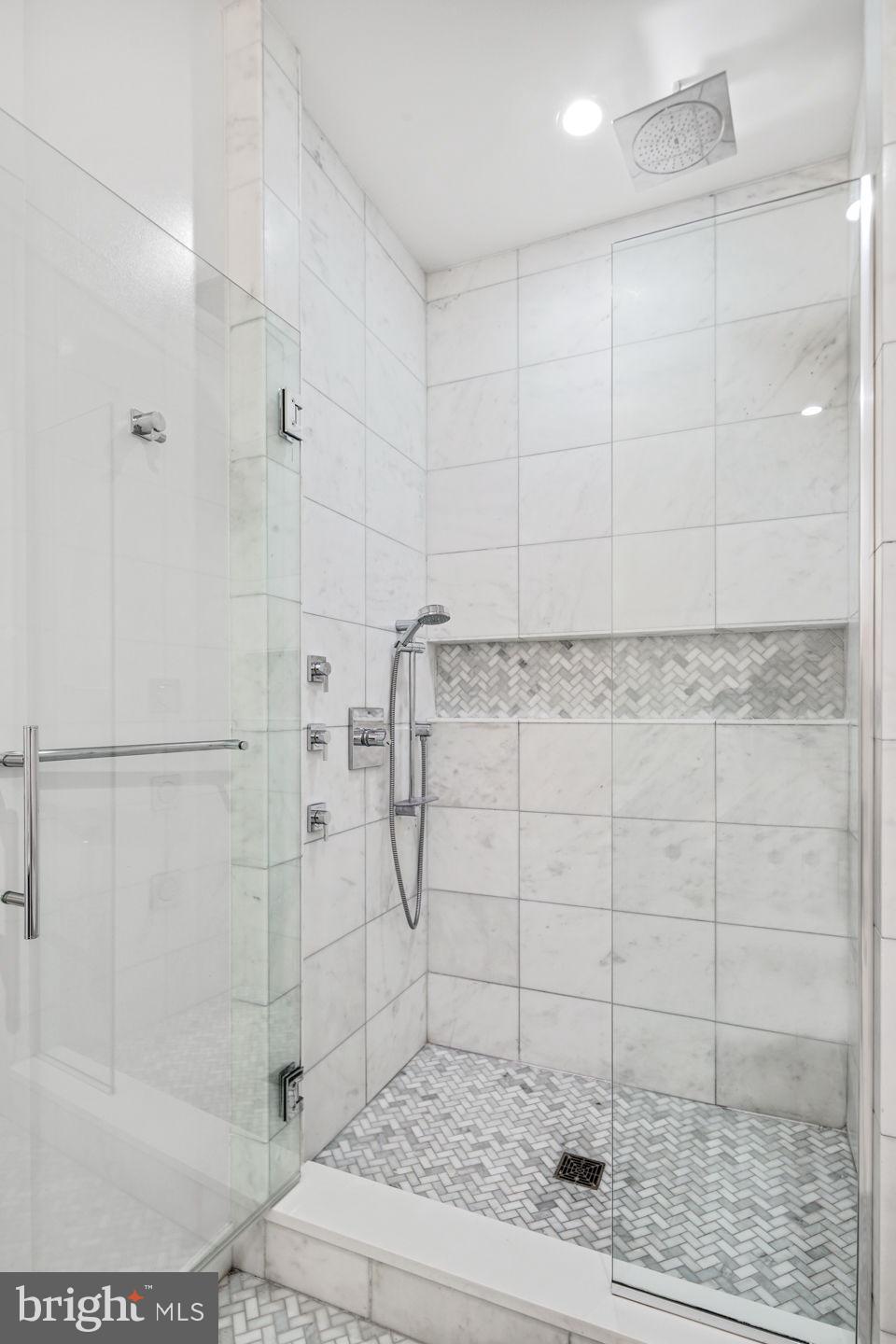 SOCIETY HILL - Residential Lease