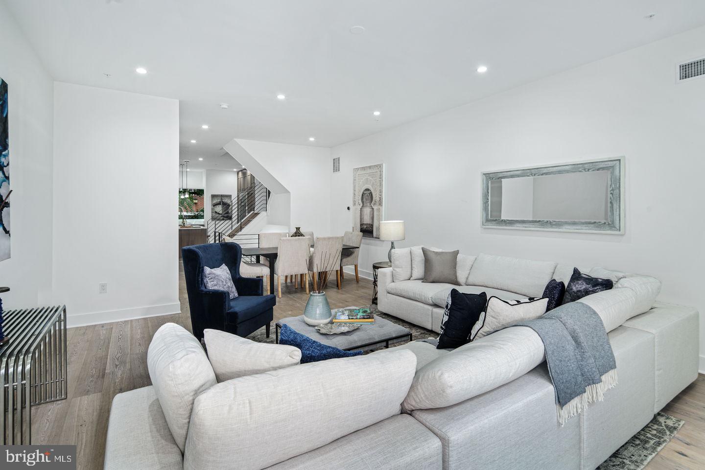 SOCIETY HILL - Residential Lease