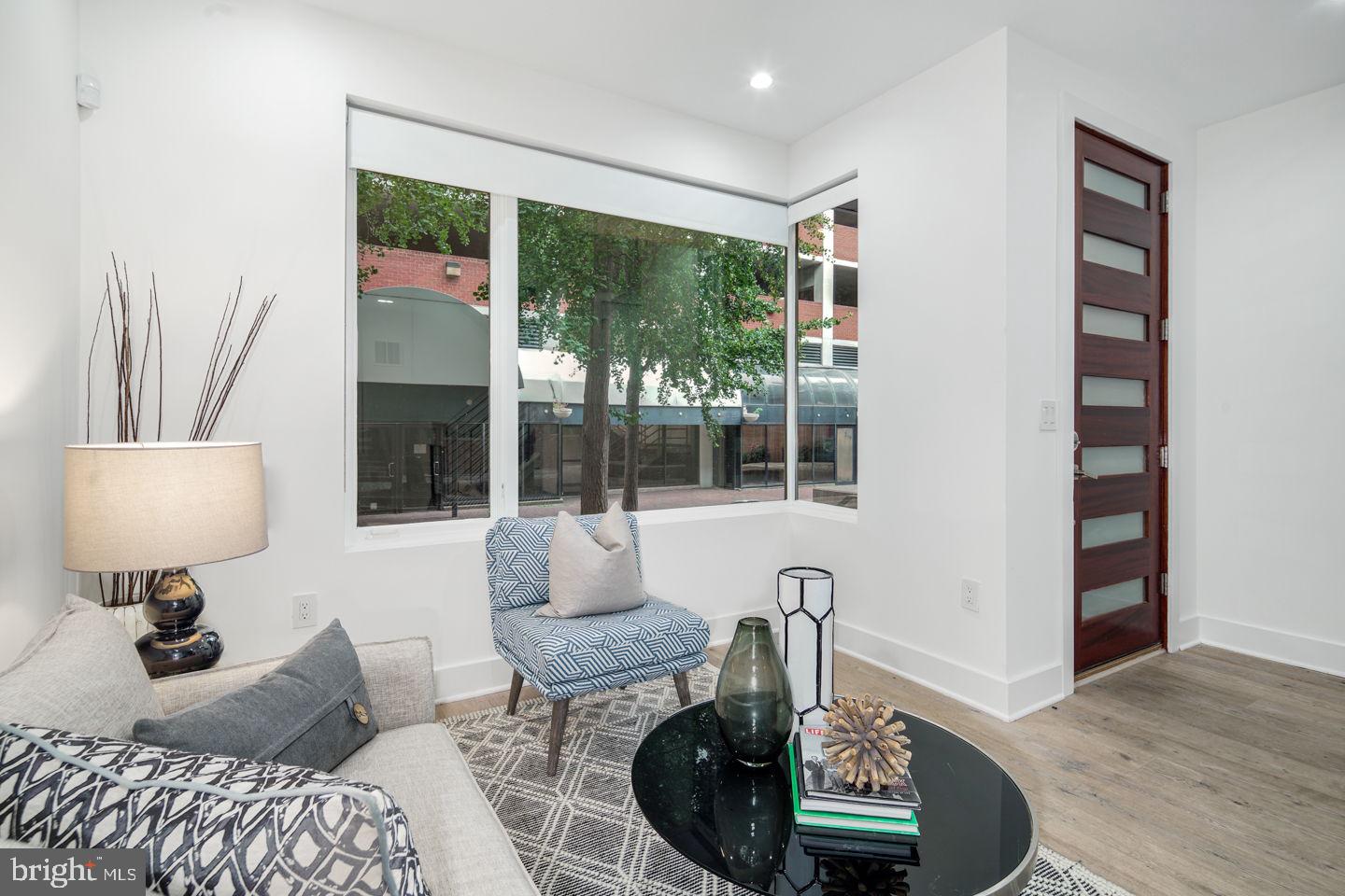 SOCIETY HILL - Residential Lease