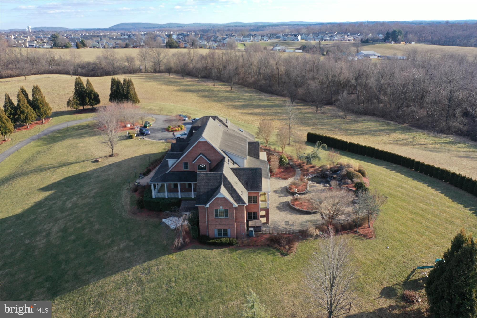 555 E MOUNTAIN ROAD