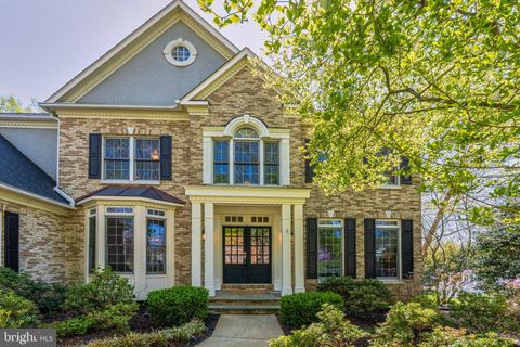 Photo of 10409 Dunn Meadow Road, VIENNA, VA 22182 (MLS # VAFX2300400)