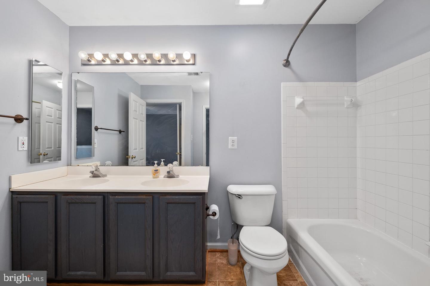 GLENEAGLES AT LEE'S HILL - Residential Lease