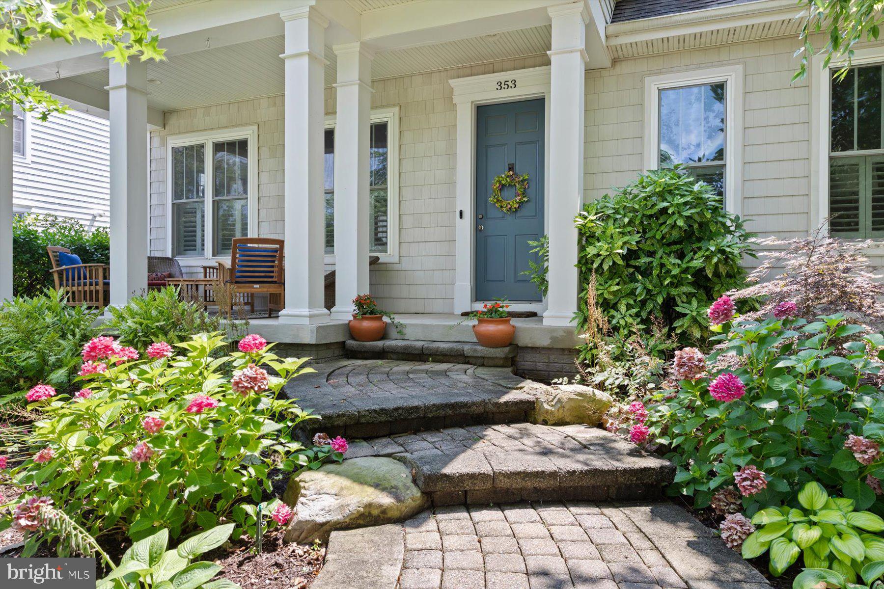 WALNUT HILL - Residential