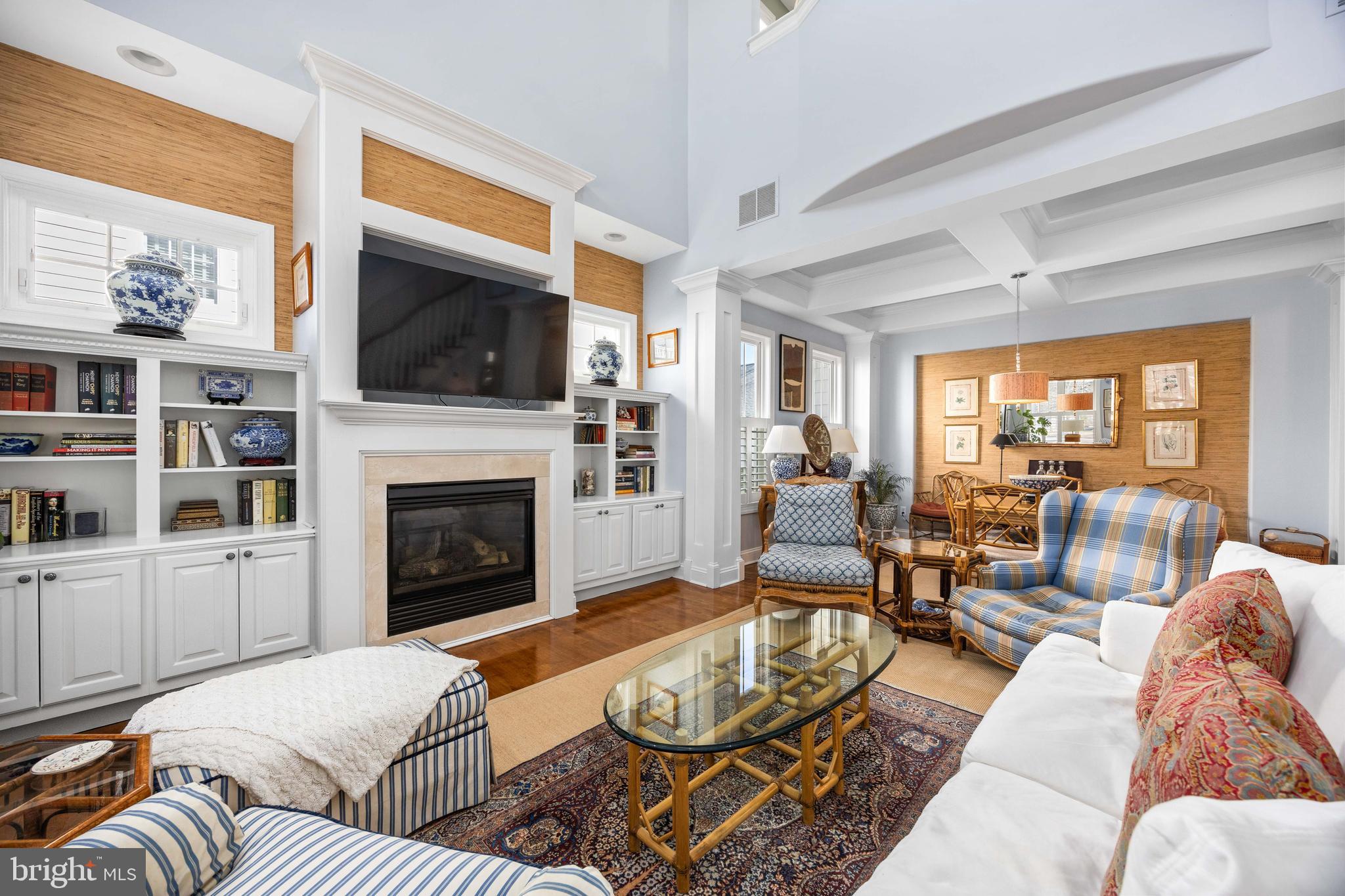 WALNUT HILL - Residential