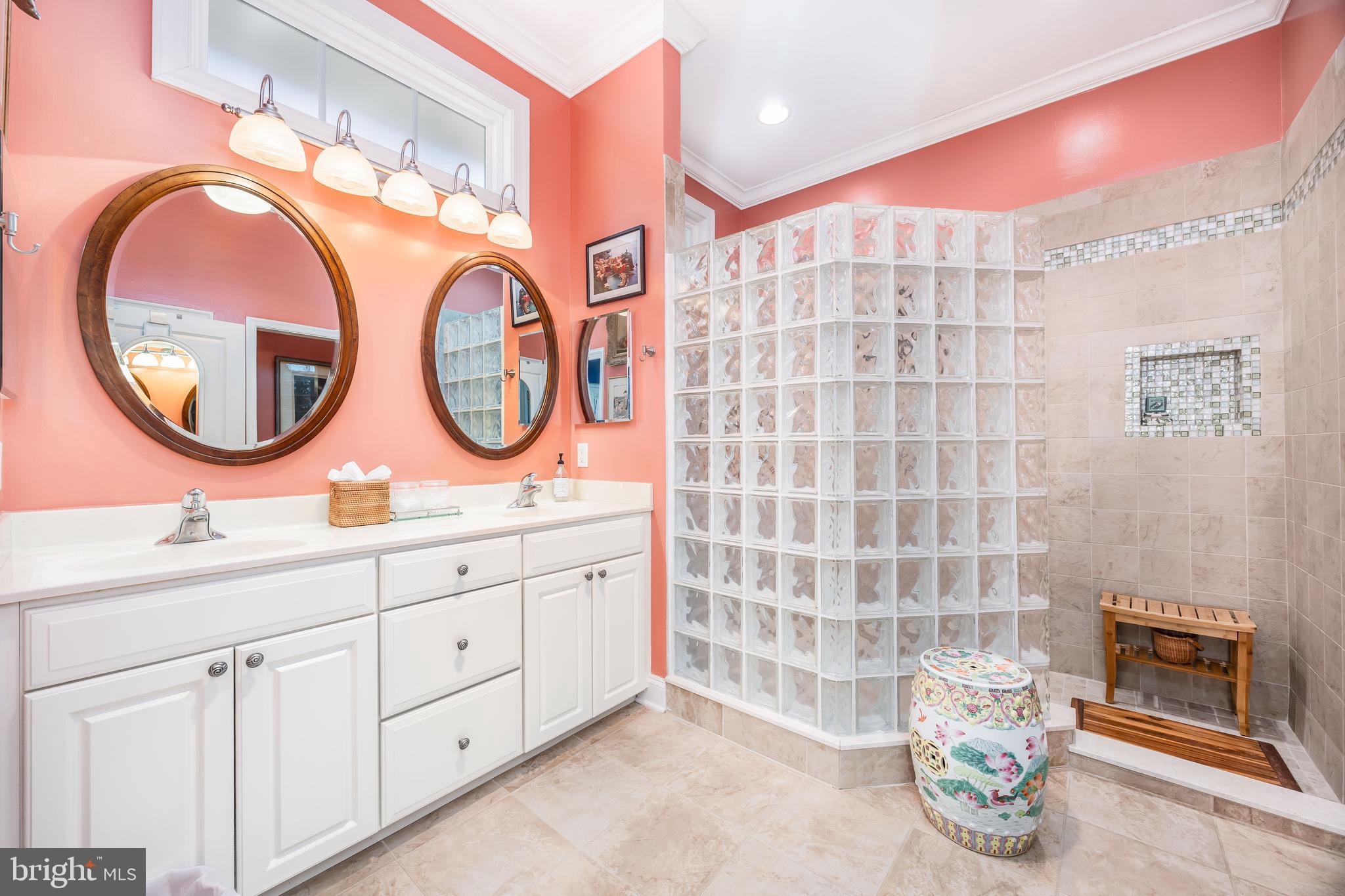 WALNUT HILL - Residential