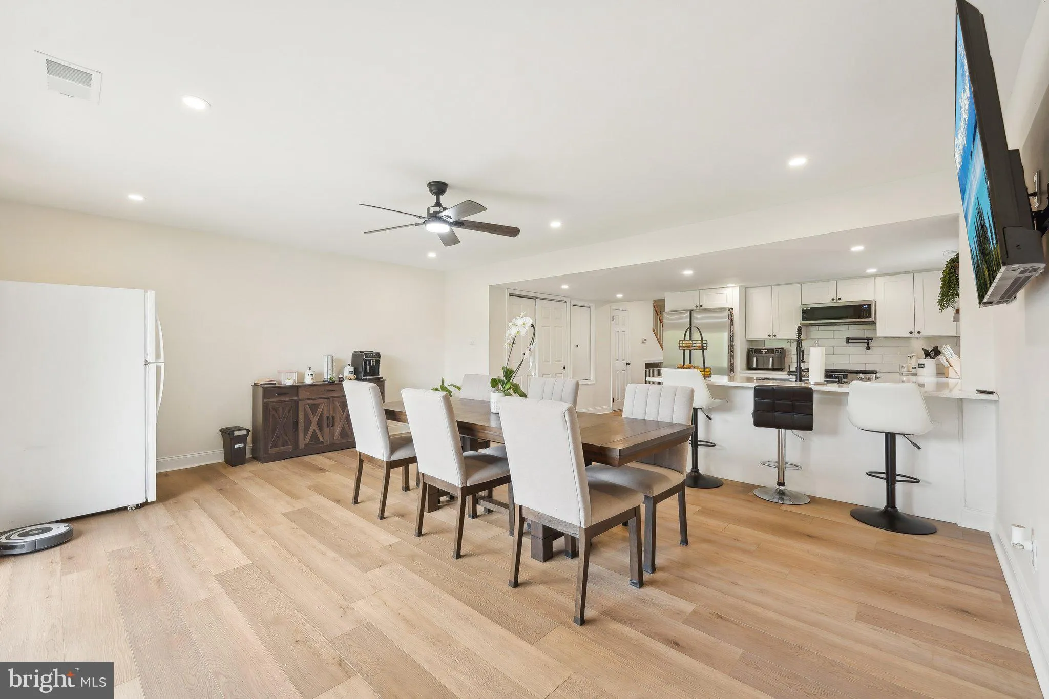 Philadelphia, Pennsylvania 19115, United States, 3 Bedrooms Bedrooms, ,3 BathroomsBathrooms,Residential,Contingent,125328