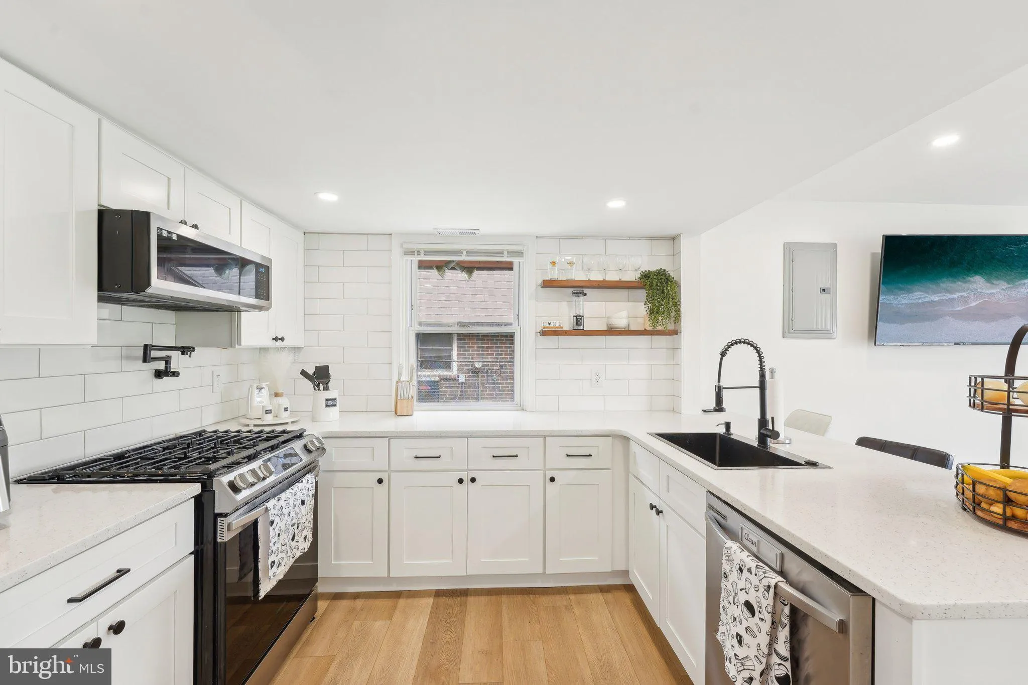 Philadelphia, Pennsylvania 19115, United States, 3 Bedrooms Bedrooms, ,3 BathroomsBathrooms,Residential,Contingent,125328