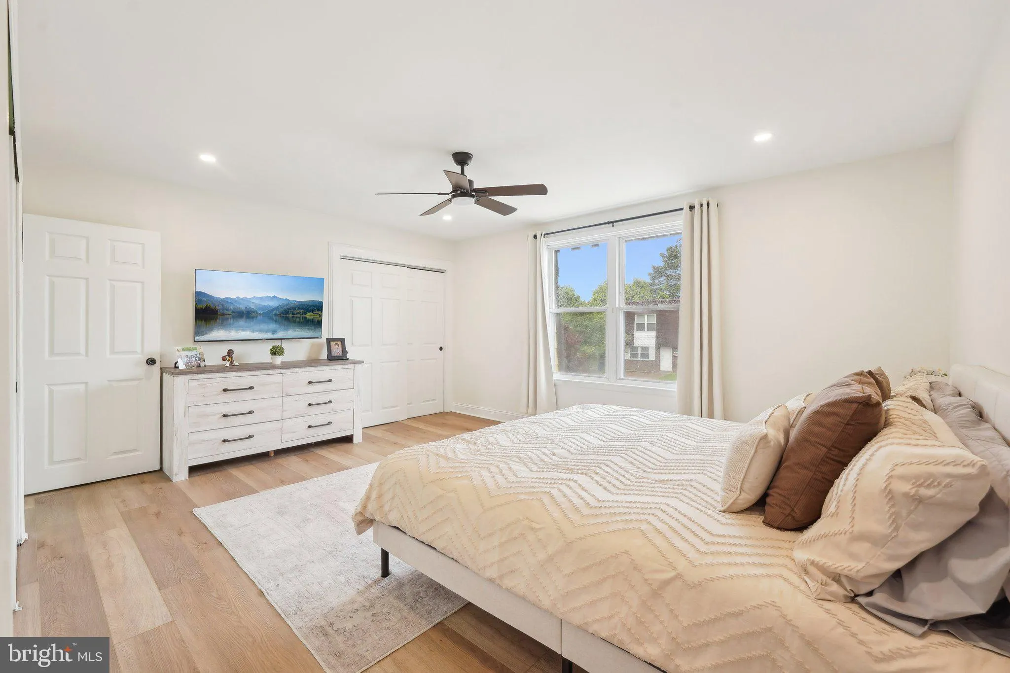 Philadelphia, Pennsylvania 19115, United States, 3 Bedrooms Bedrooms, ,3 BathroomsBathrooms,Residential,Contingent,125328