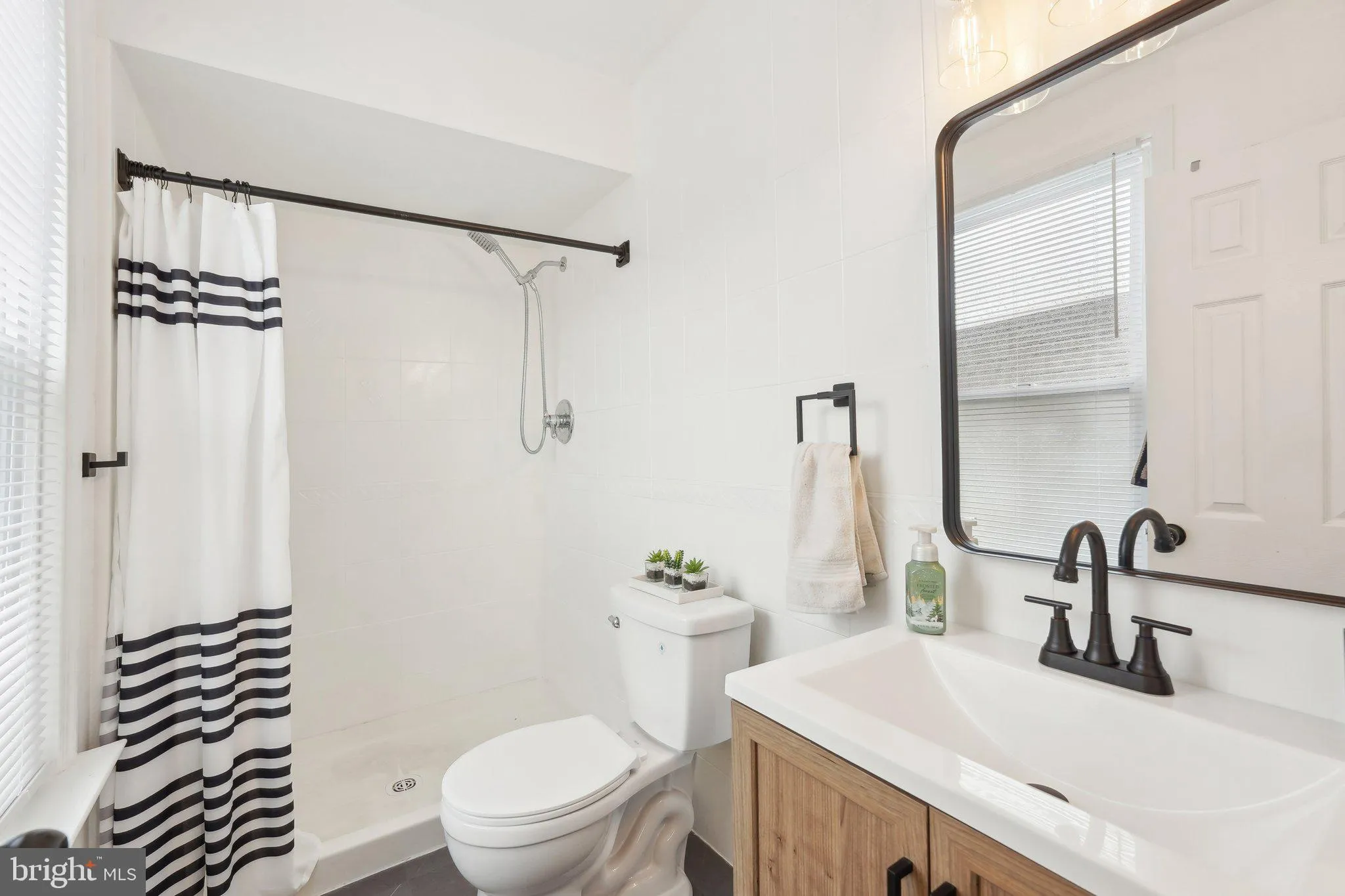 Philadelphia, Pennsylvania 19115, United States, 3 Bedrooms Bedrooms, ,3 BathroomsBathrooms,Residential,Contingent,125328