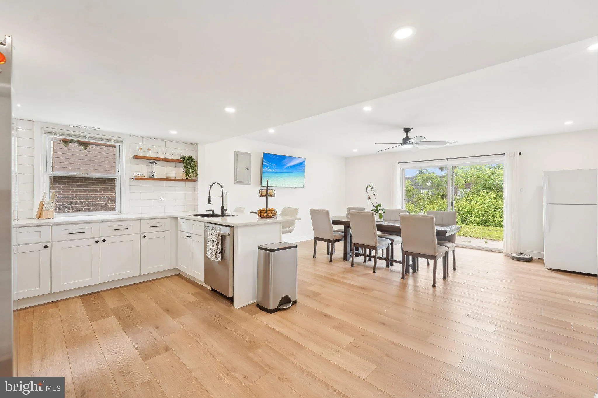 Philadelphia, Pennsylvania 19115, United States, 3 Bedrooms Bedrooms, ,3 BathroomsBathrooms,Residential,Contingent,125328