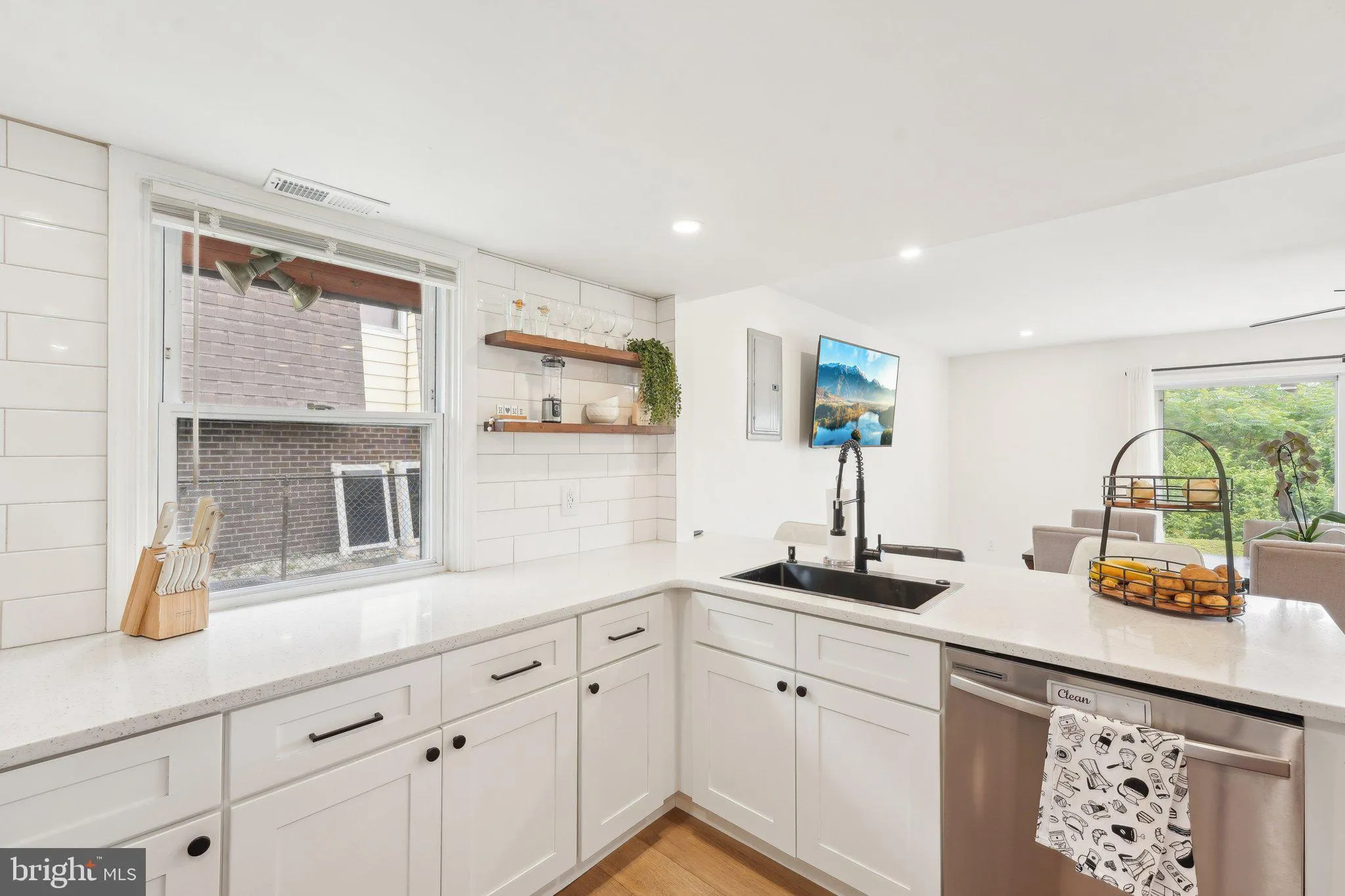 Philadelphia, Pennsylvania 19115, United States, 3 Bedrooms Bedrooms, ,3 BathroomsBathrooms,Residential,Contingent,125328