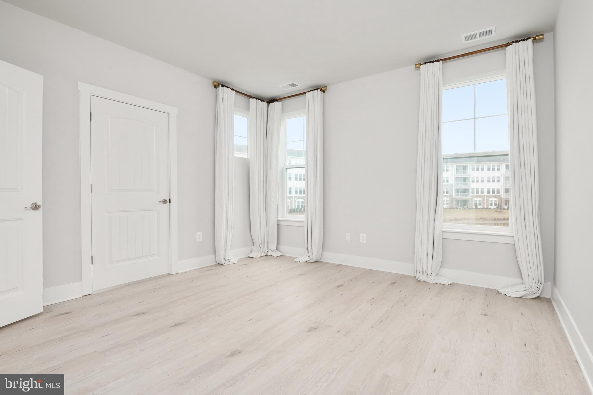 FOUR SEASONS AT KENT ISLAND - Residential