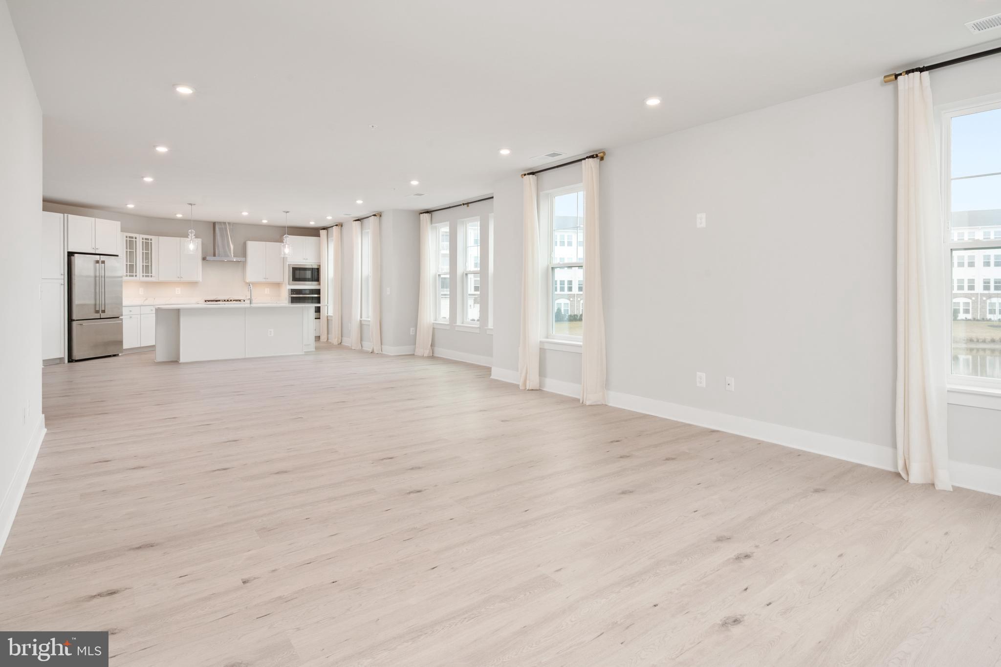 FOUR SEASONS AT KENT ISLAND - Residential