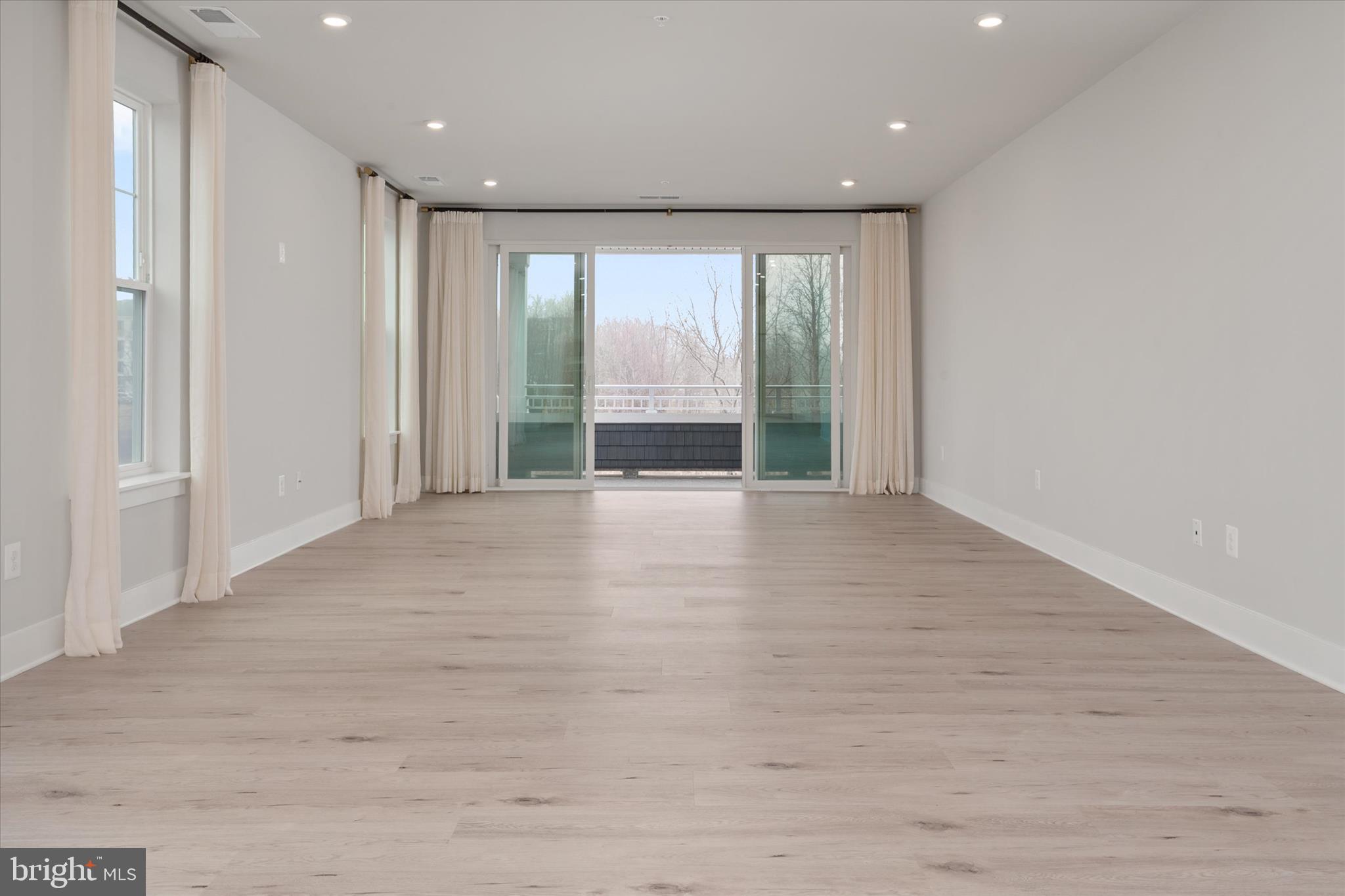 FOUR SEASONS AT KENT ISLAND - Residential