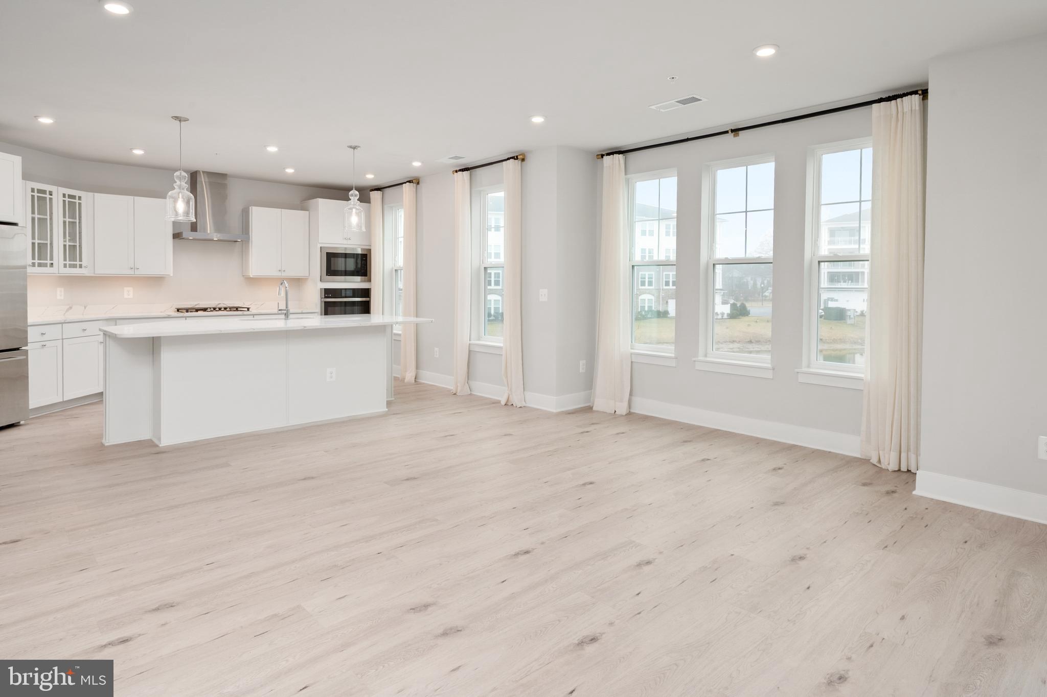 FOUR SEASONS AT KENT ISLAND - Residential