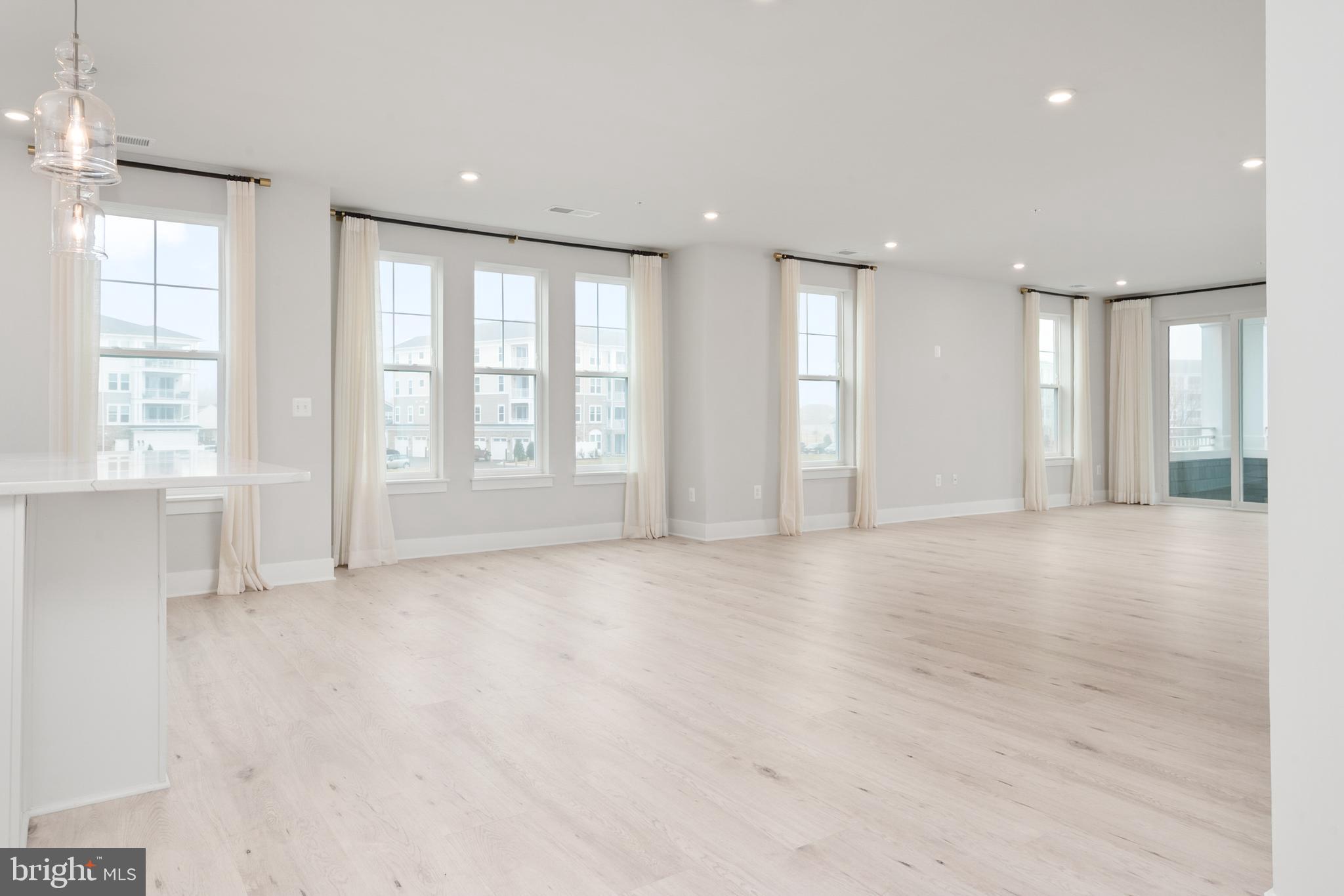 FOUR SEASONS AT KENT ISLAND - Residential