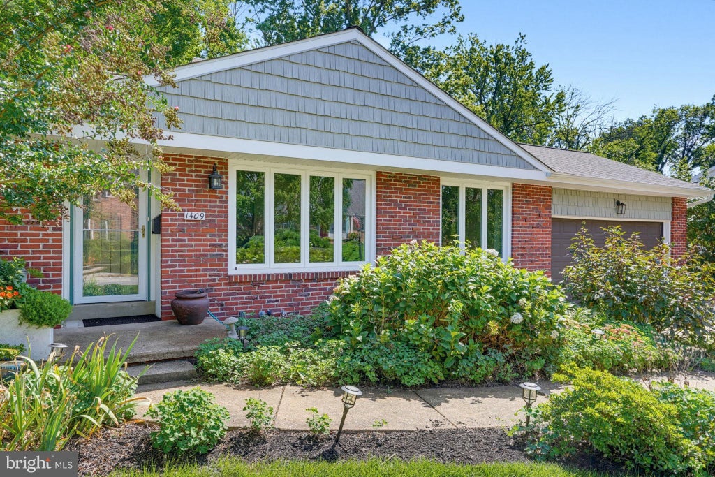 Photo of 1409 Ivy Drive, WILMINGTON, DE 19803 (MLS # DENC2110046)