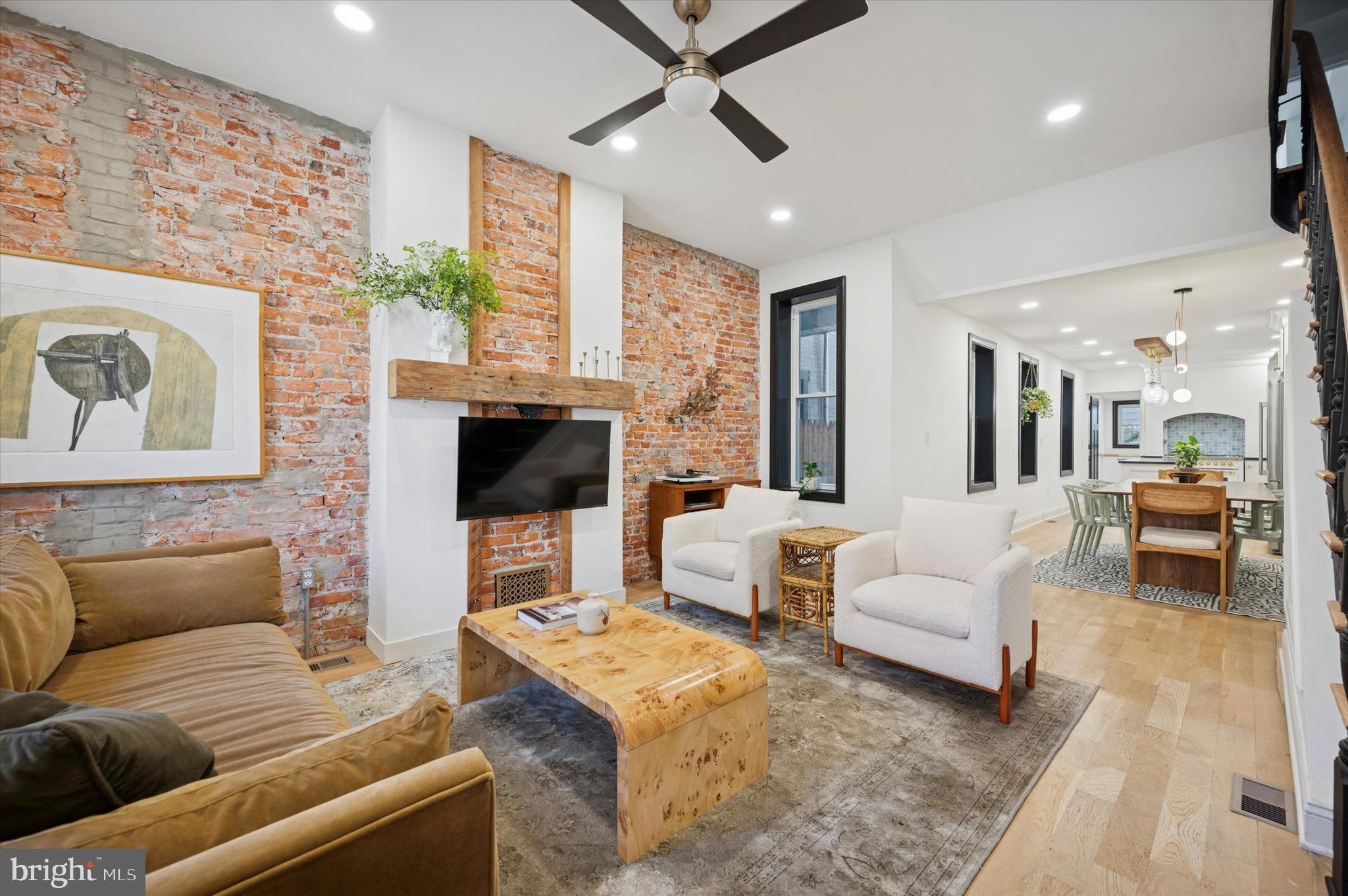 858 PERKIOMEN STREET