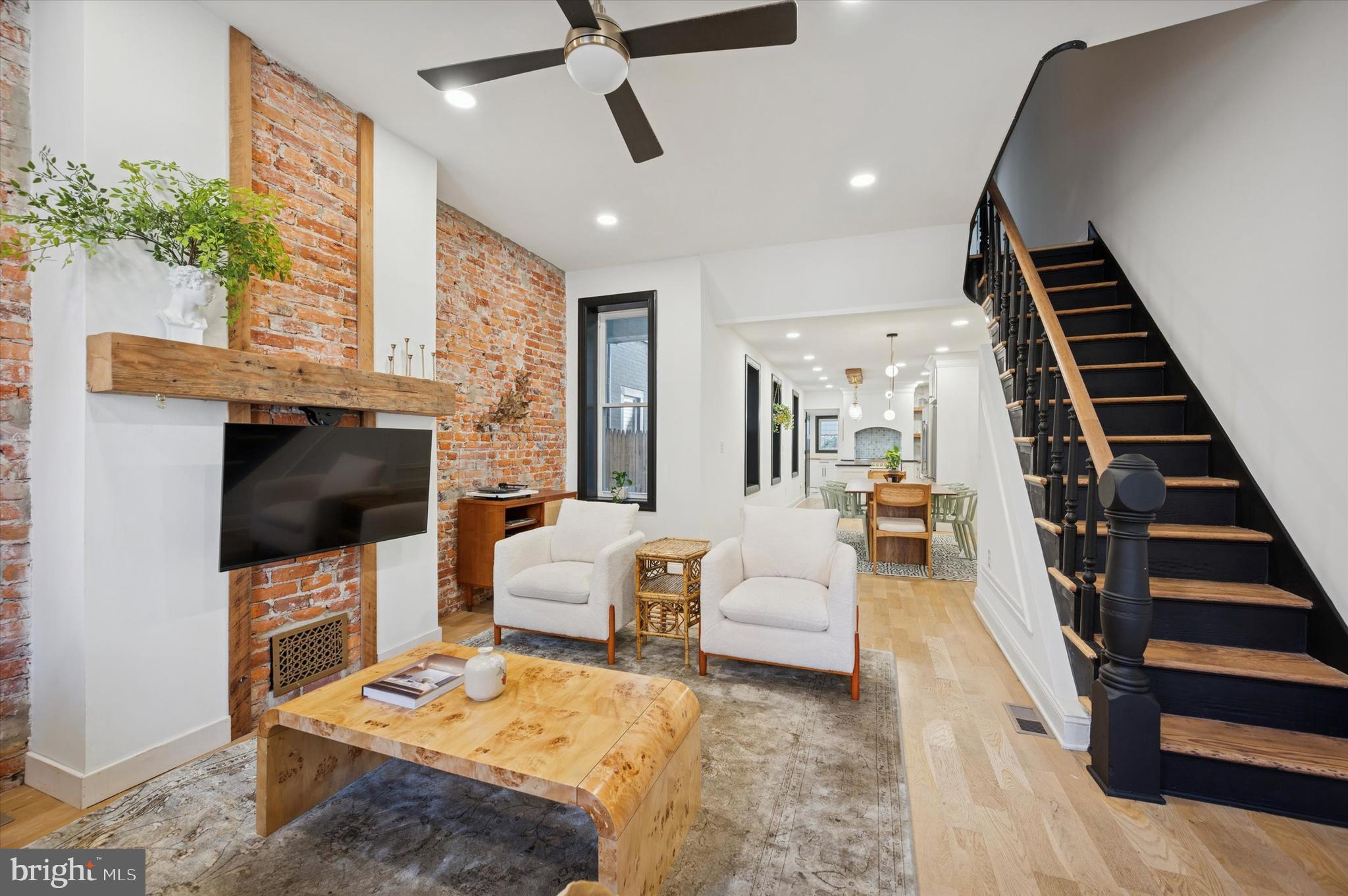 858 PERKIOMEN STREET