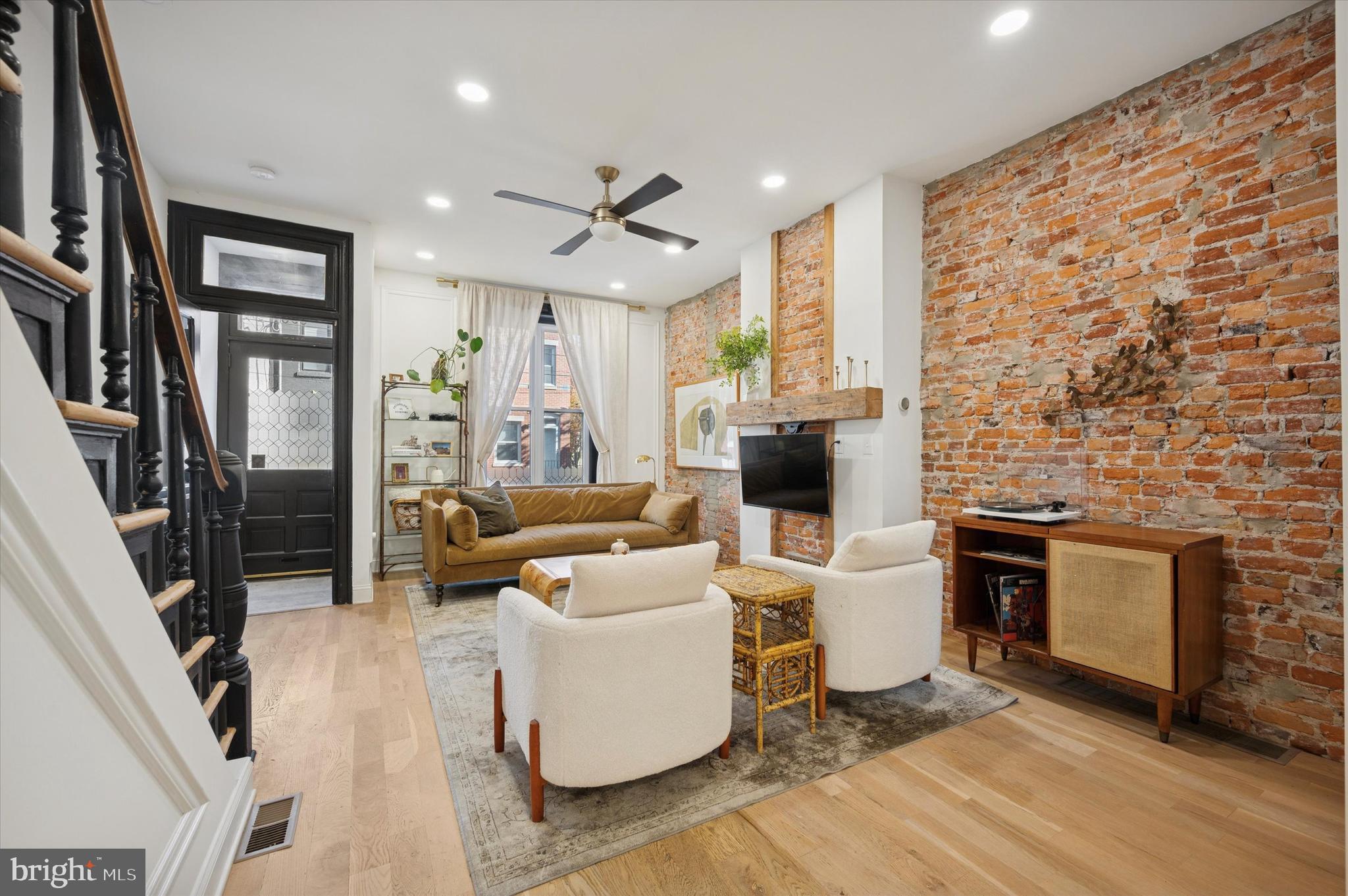 858 PERKIOMEN STREET