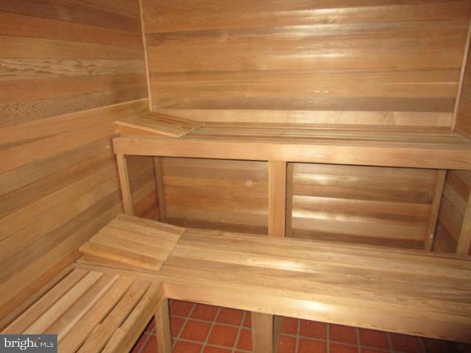 POLO FIELDS - Residential Lease