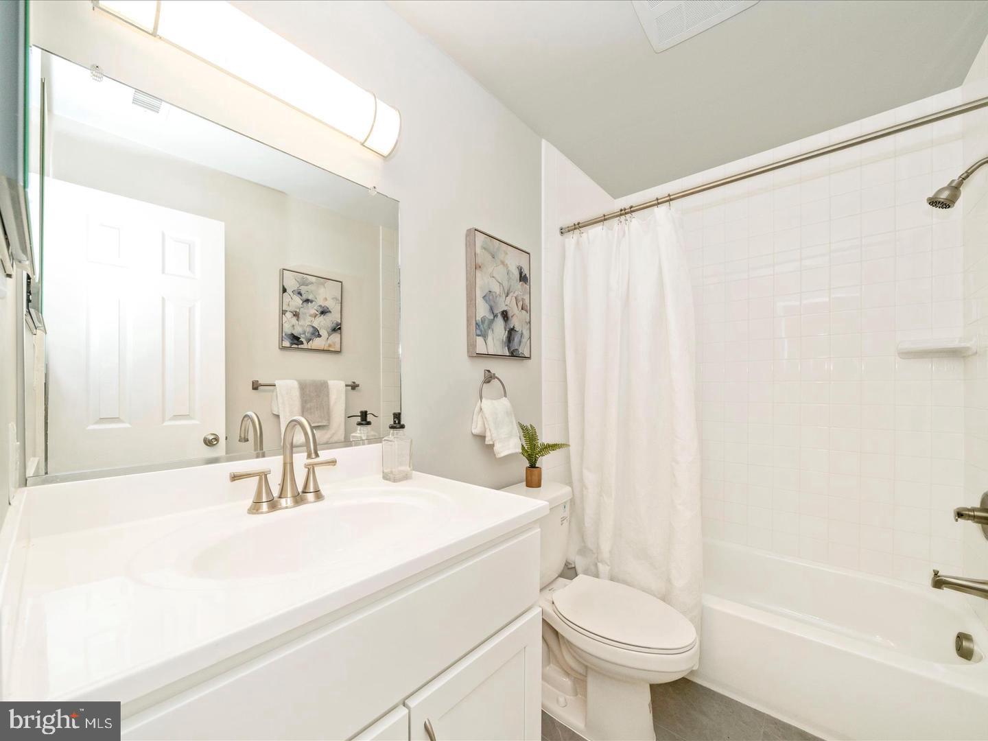 DIAMOND FARM - Residential Lease