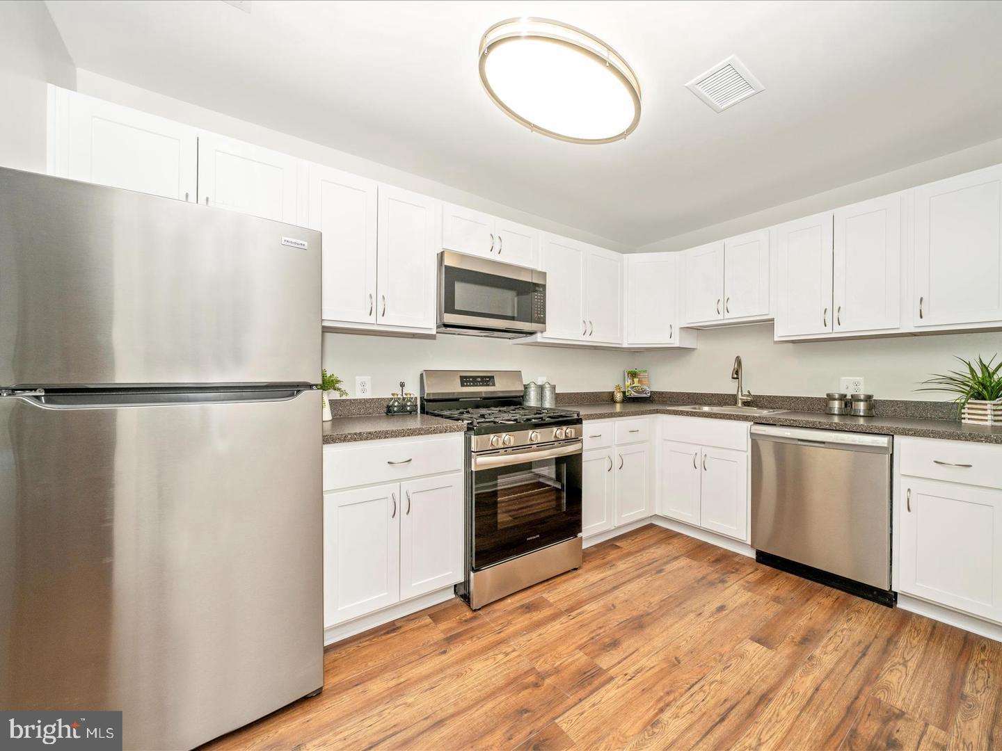 DIAMOND FARM - Residential Lease