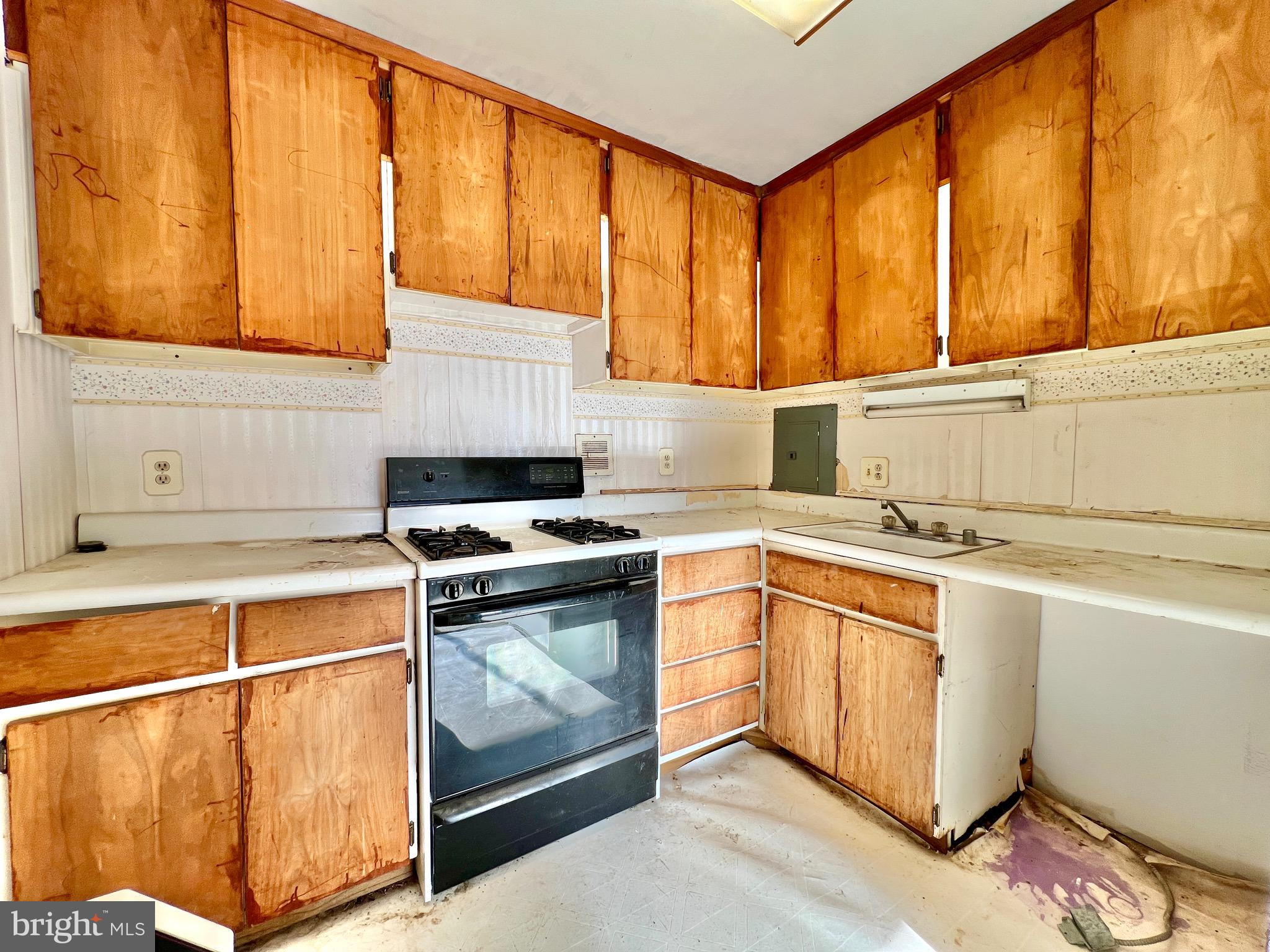 PINEWAY TOWERS - Residential