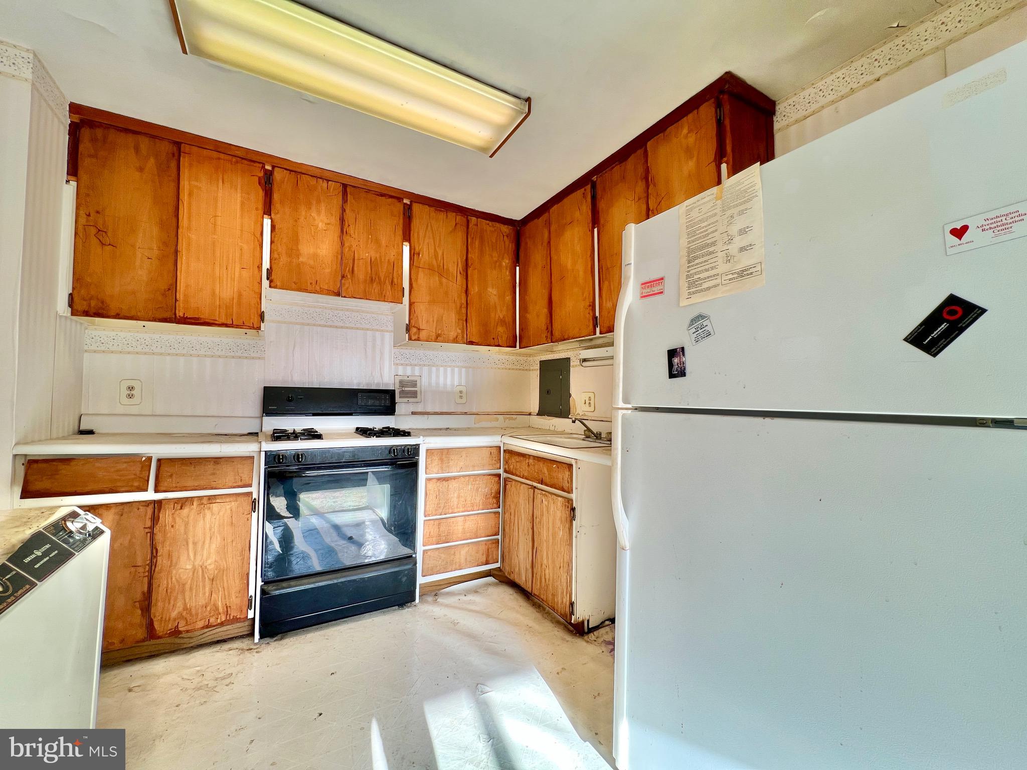 PINEWAY TOWERS - Residential