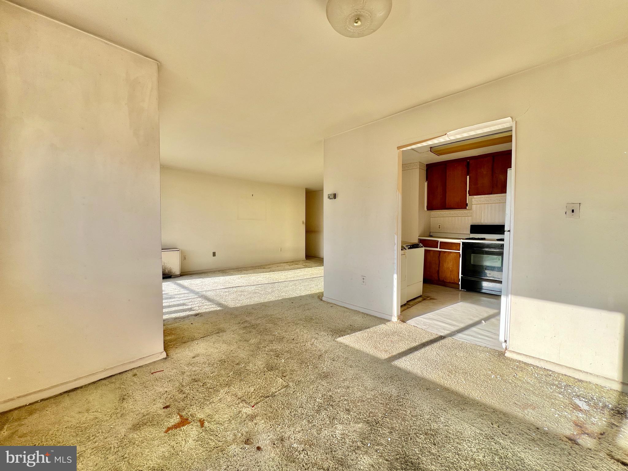 PINEWAY TOWERS - Residential