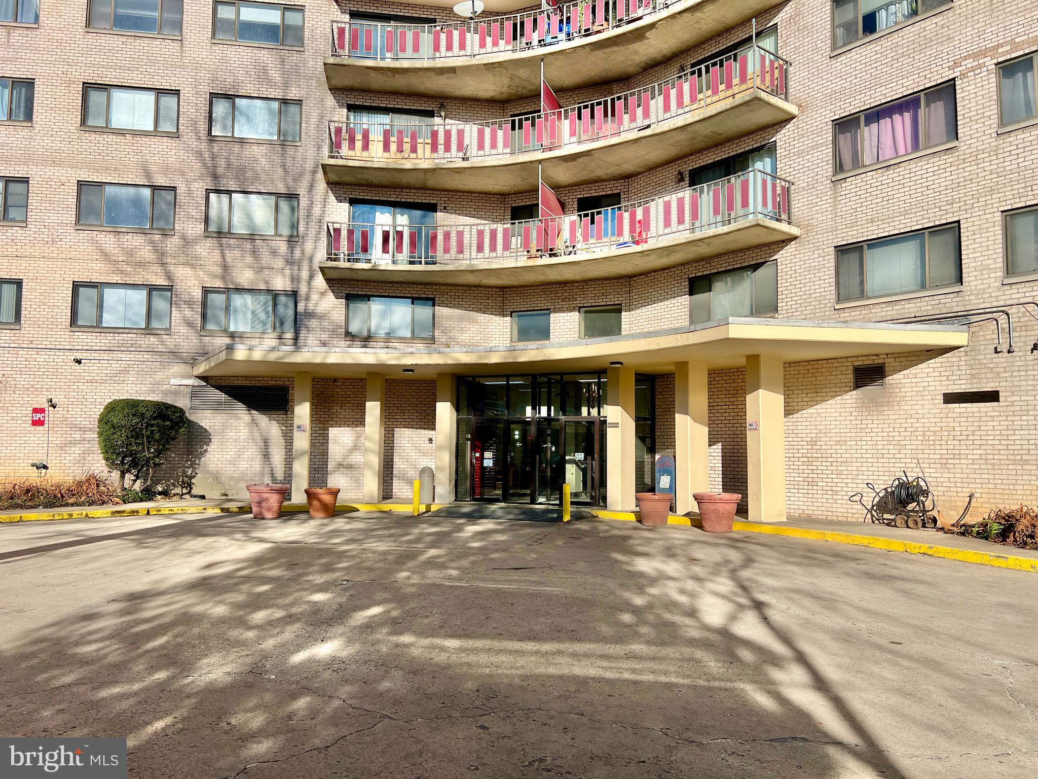 PINEWAY TOWERS - Residential