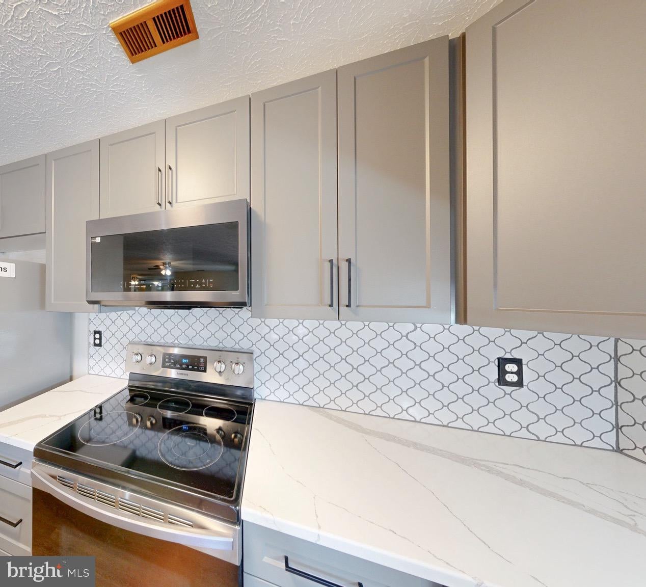 2106 WHITEHALL ROAD 1B