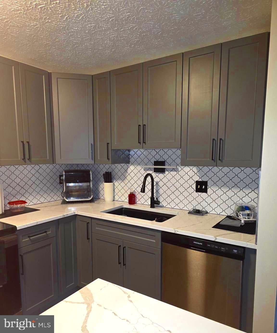2106 WHITEHALL ROAD 1B