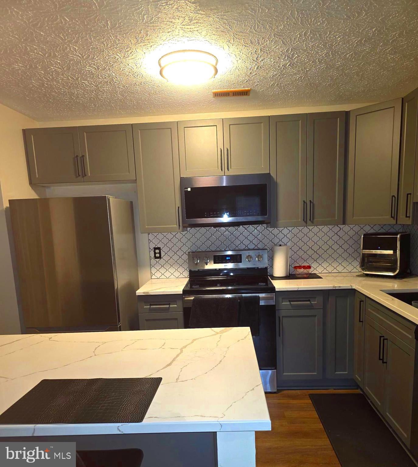 2106 WHITEHALL ROAD 1B