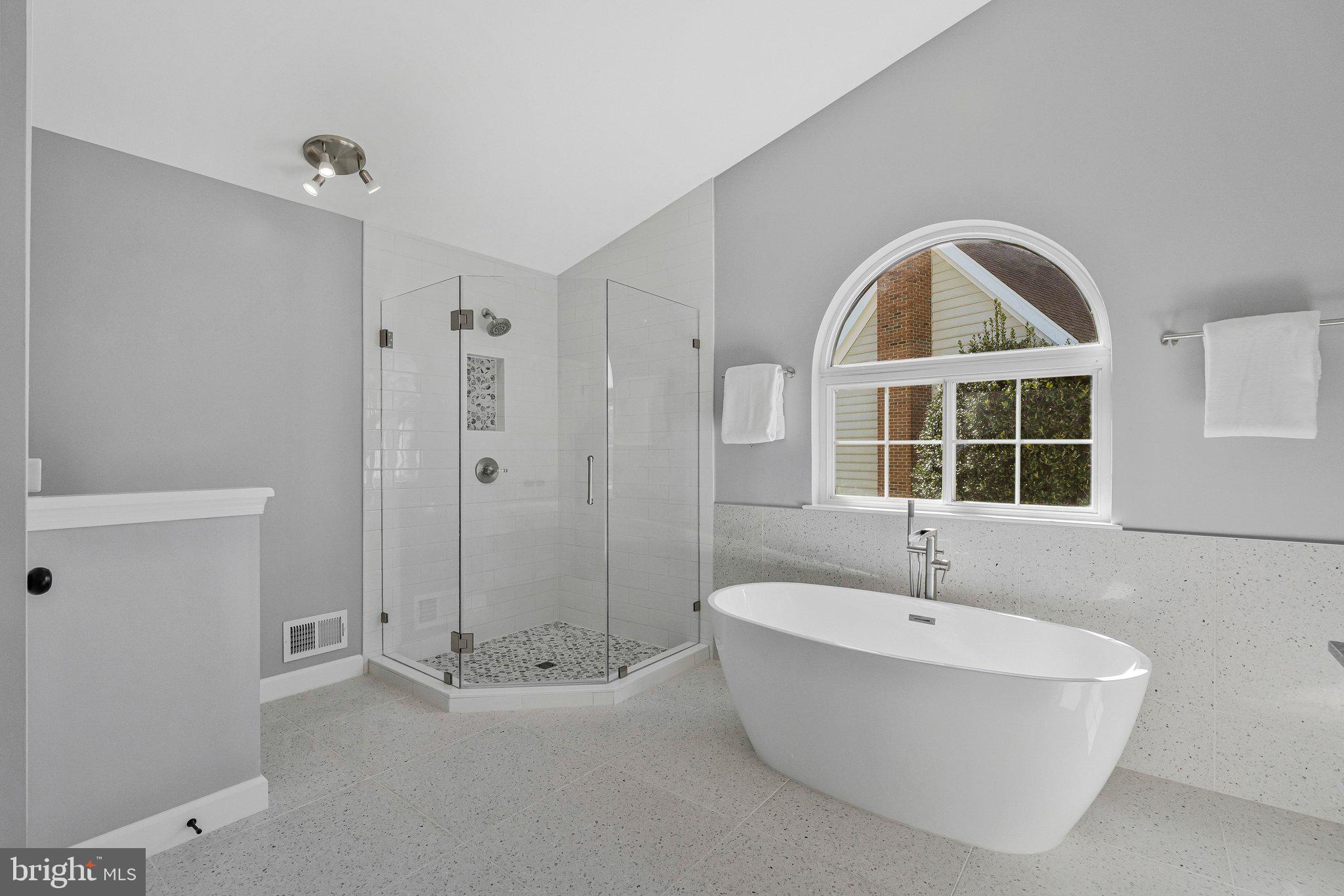 LOWES ISLAND/CASCADES - Residential