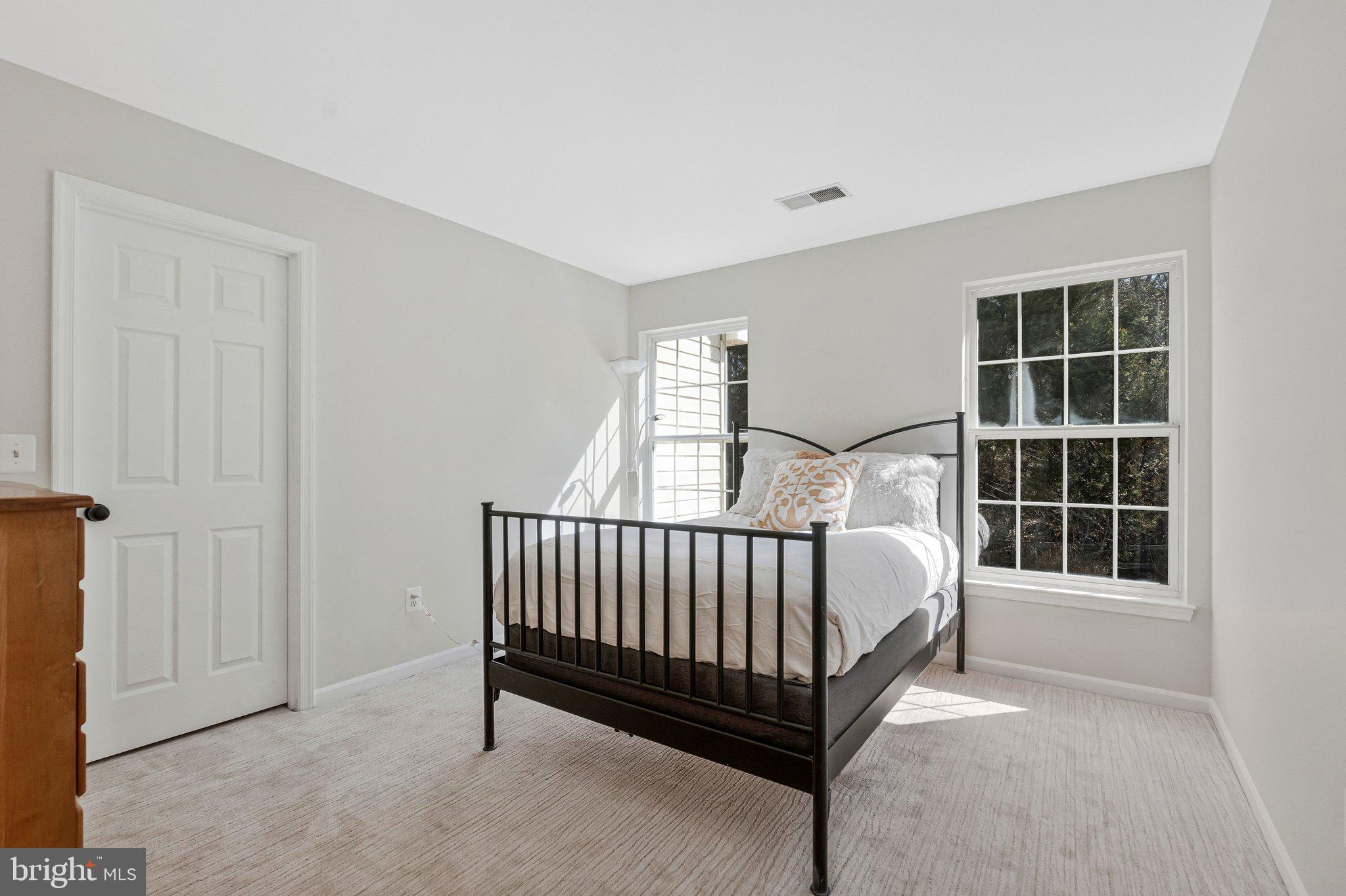 LOWES ISLAND/CASCADES - Residential