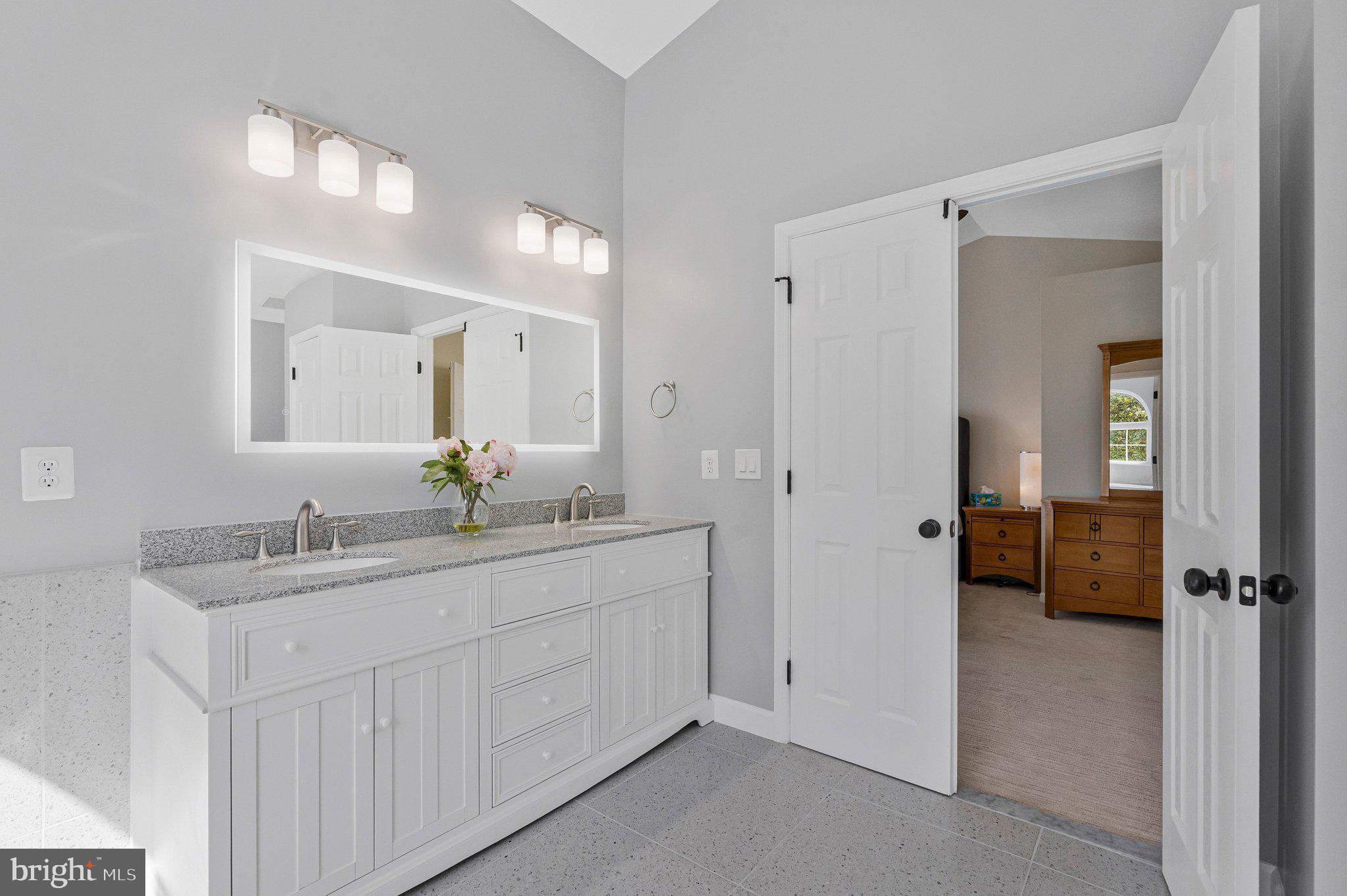 LOWES ISLAND/CASCADES - Residential