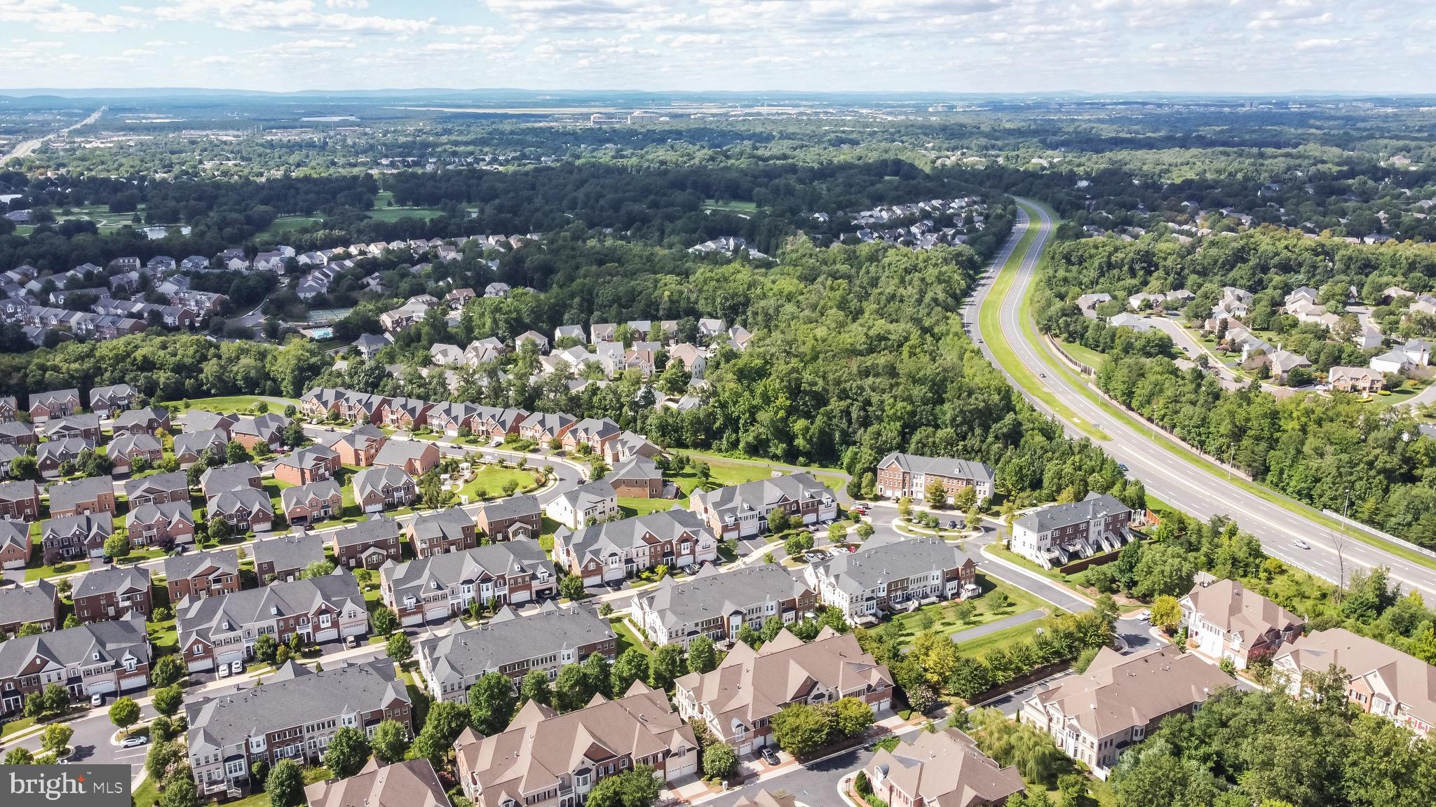 KENSINGTON MANOR - Residential