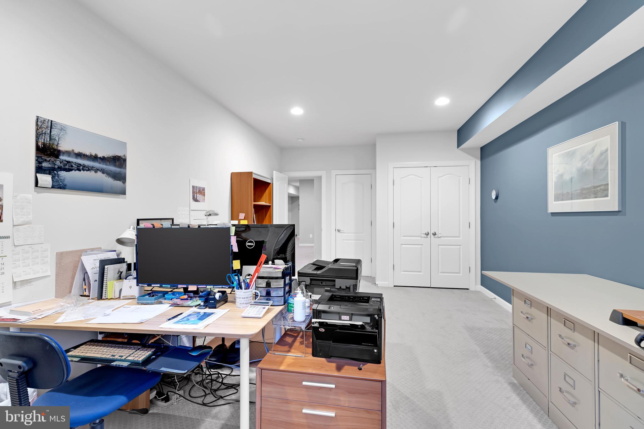 KENSINGTON MANOR - Residential