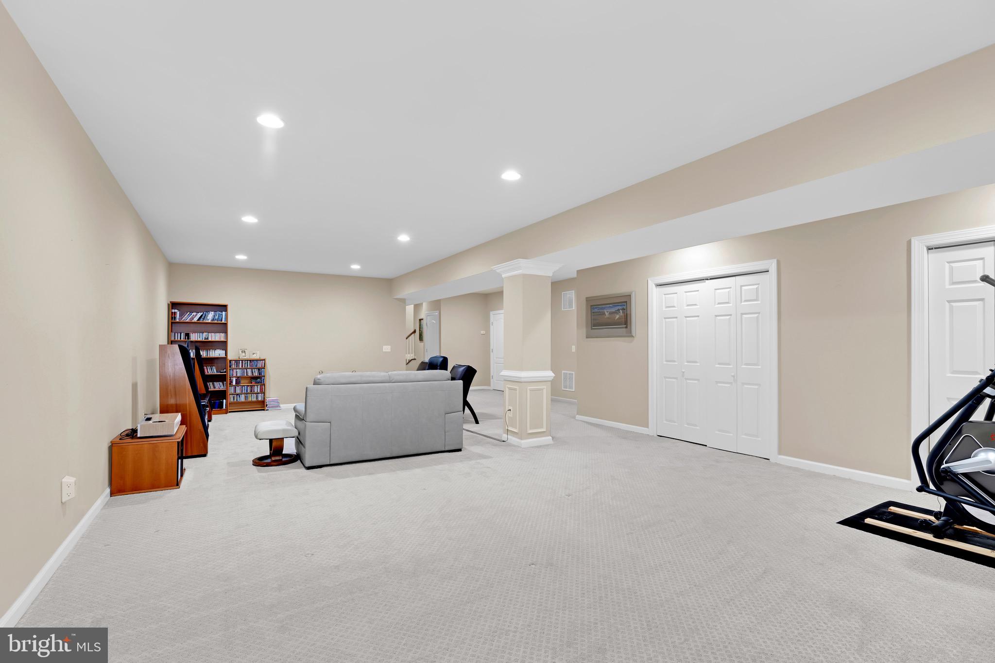 KENSINGTON MANOR - Residential