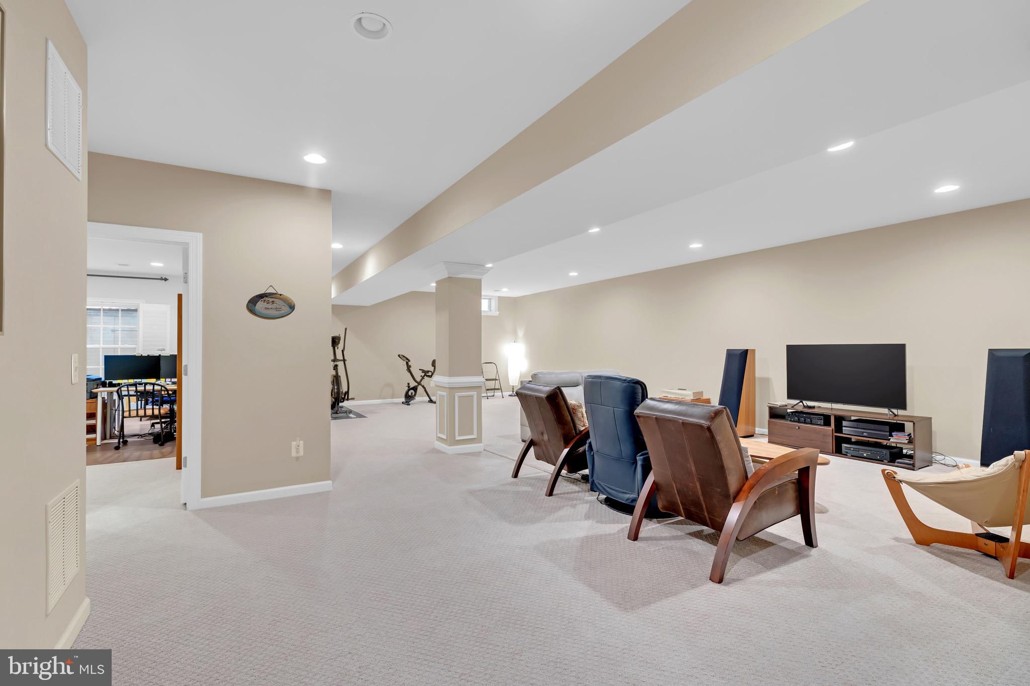 KENSINGTON MANOR - Residential